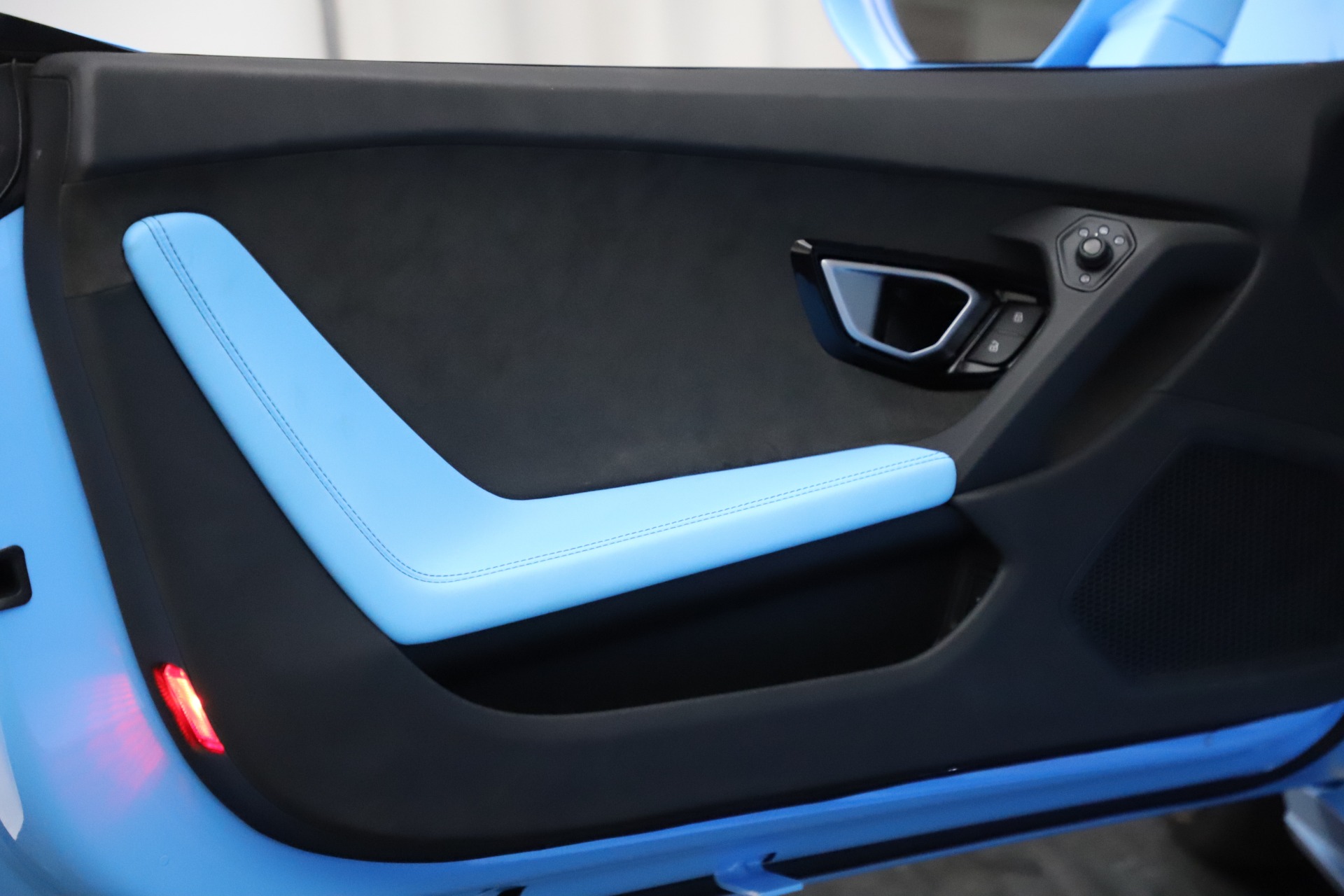 Used-2016-Lamborghini-Huracan-LP-610-4-Spyder