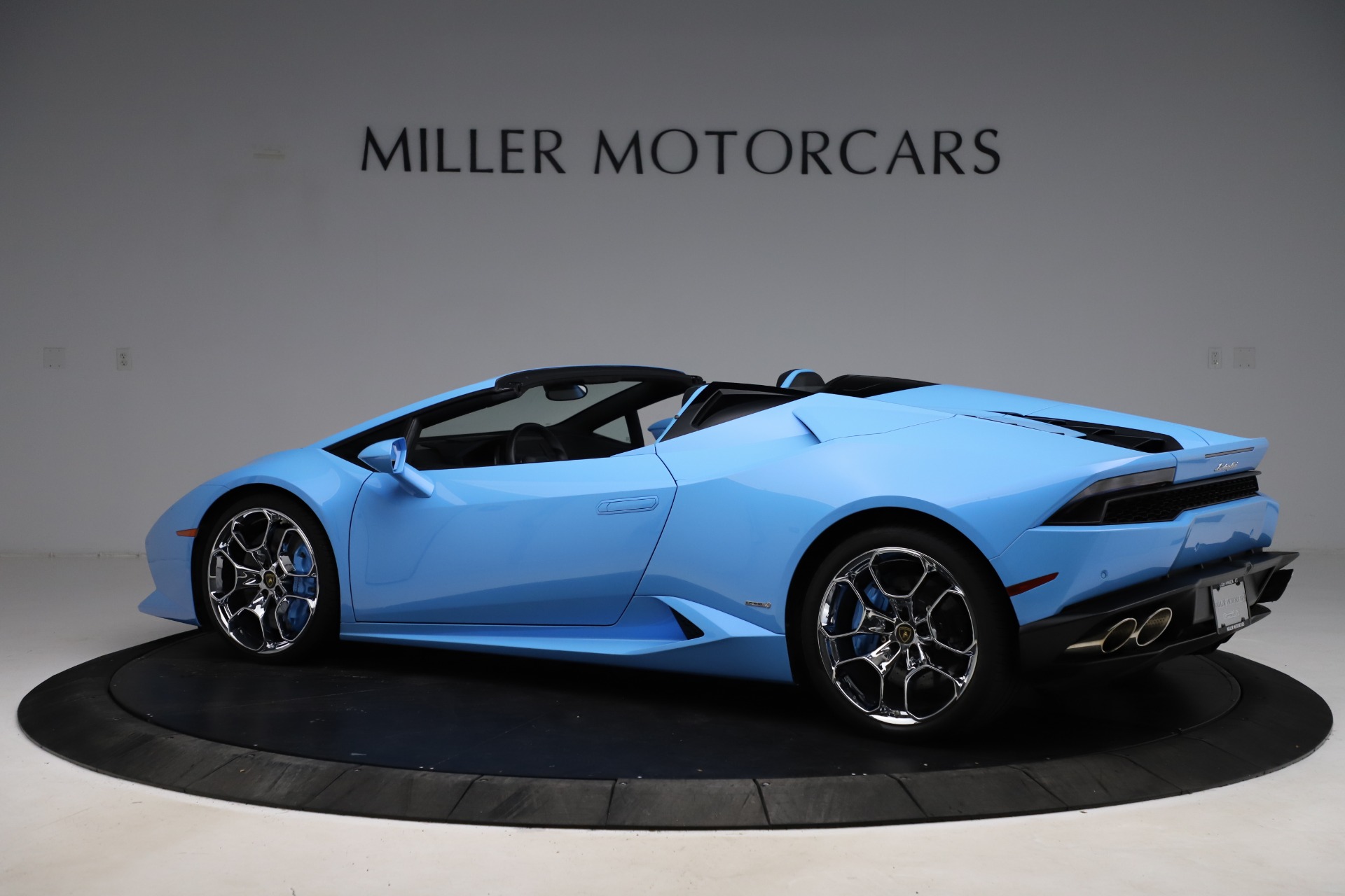 Used-2016-Lamborghini-Huracan-LP-610-4-Spyder