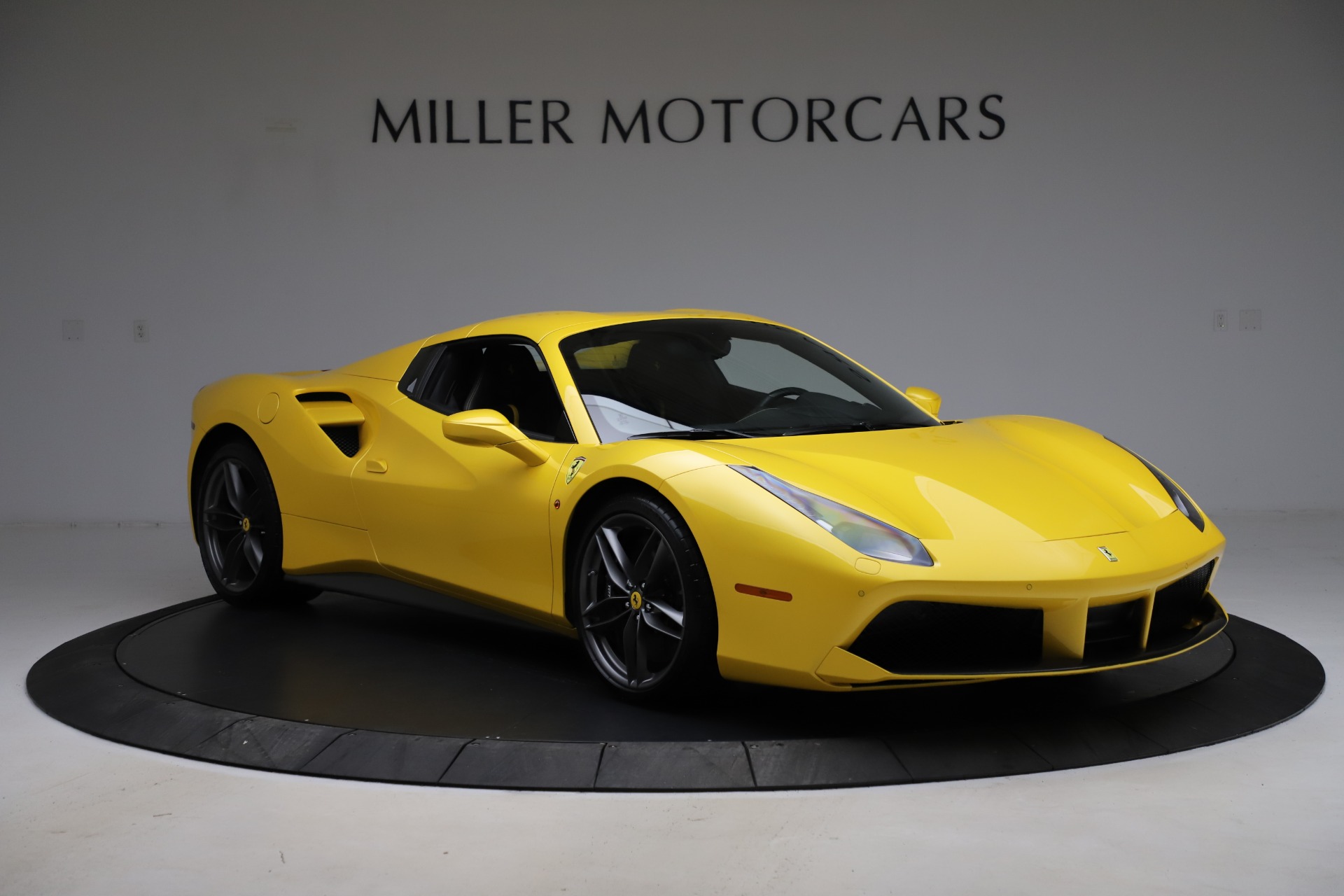 Used-2018-Ferrari-488-Spider