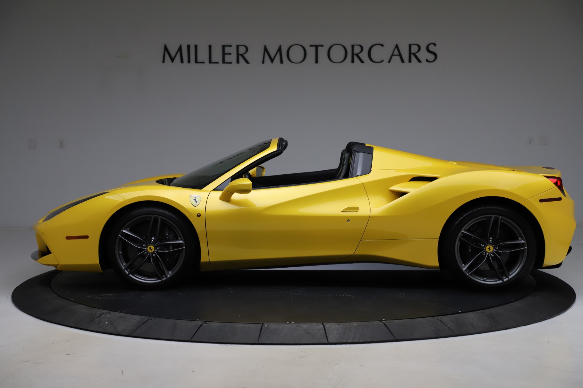Used-2018-Ferrari-488-Spider