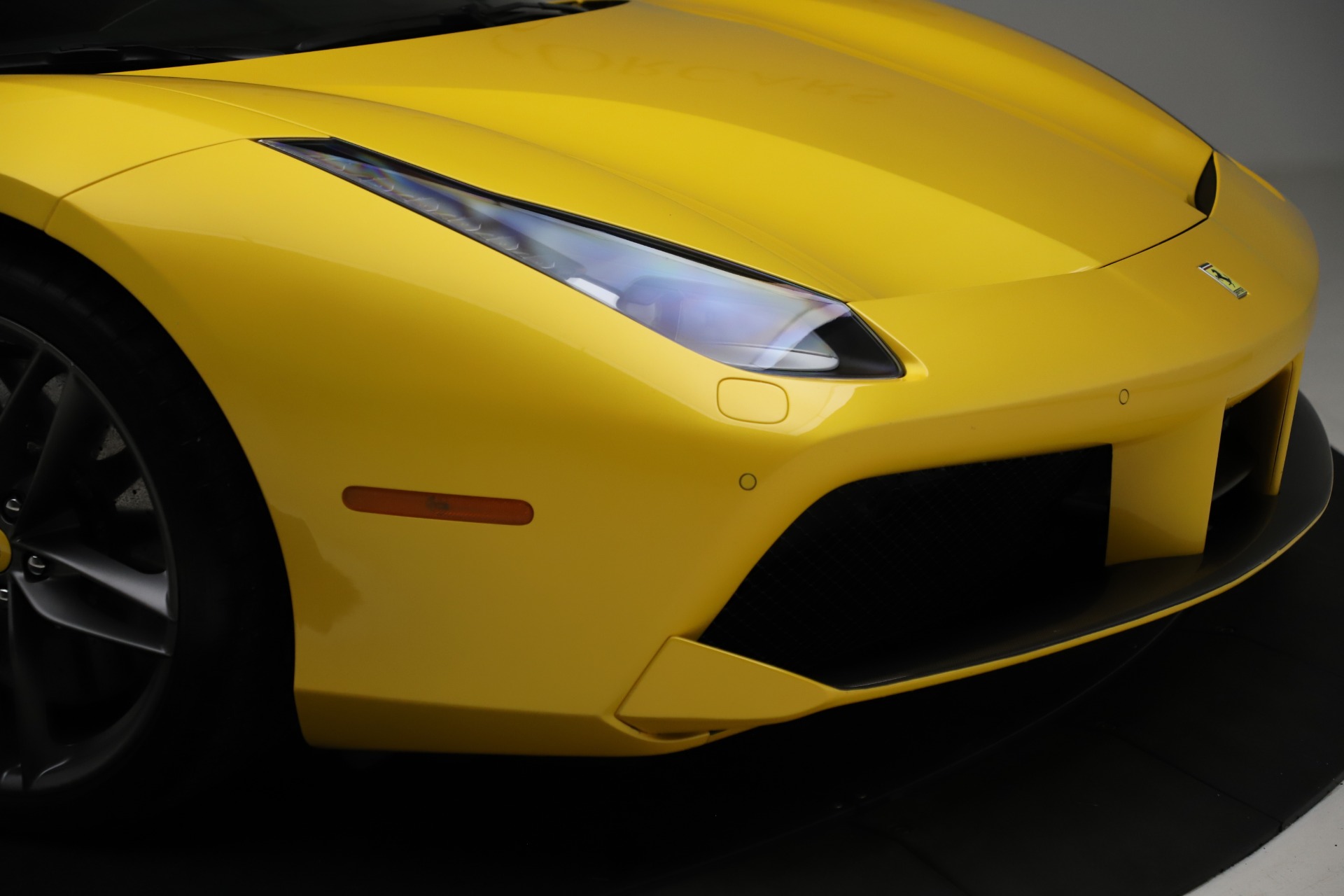 Used-2018-Ferrari-488-Spider