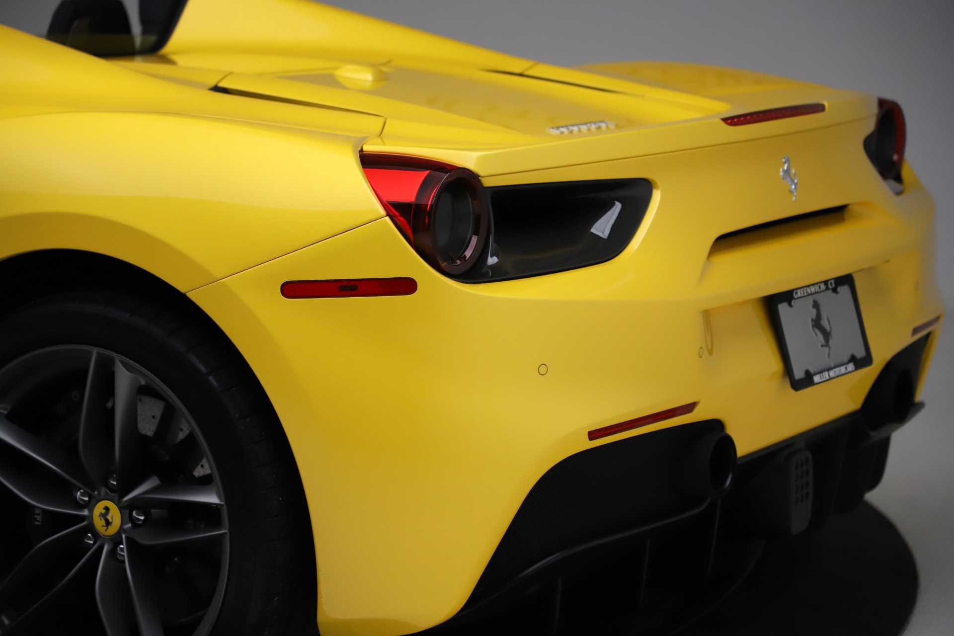 Used-2018-Ferrari-488-Spider