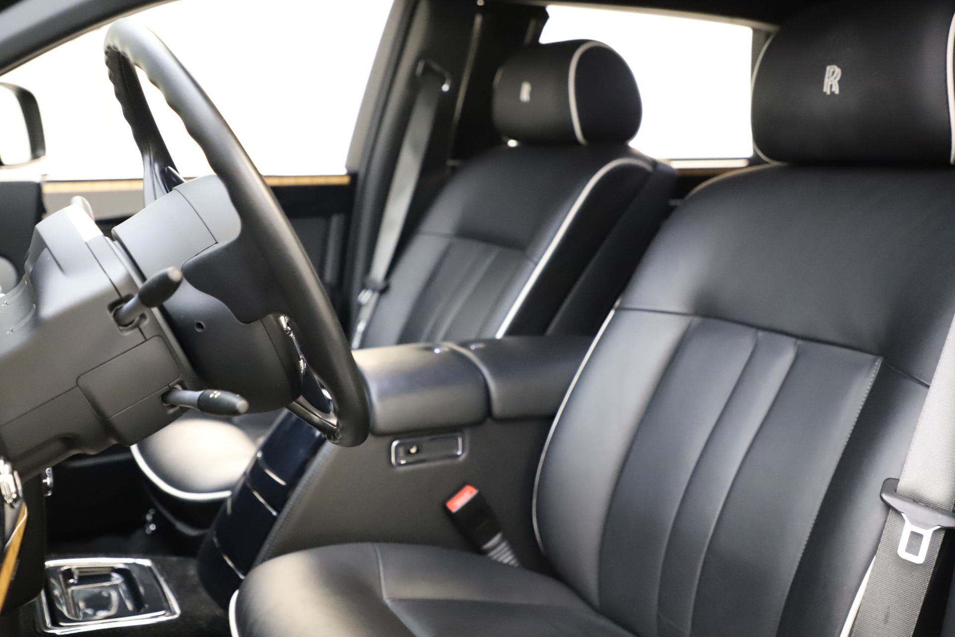 Used-2015-Rolls-Royce-Phantom-EWB