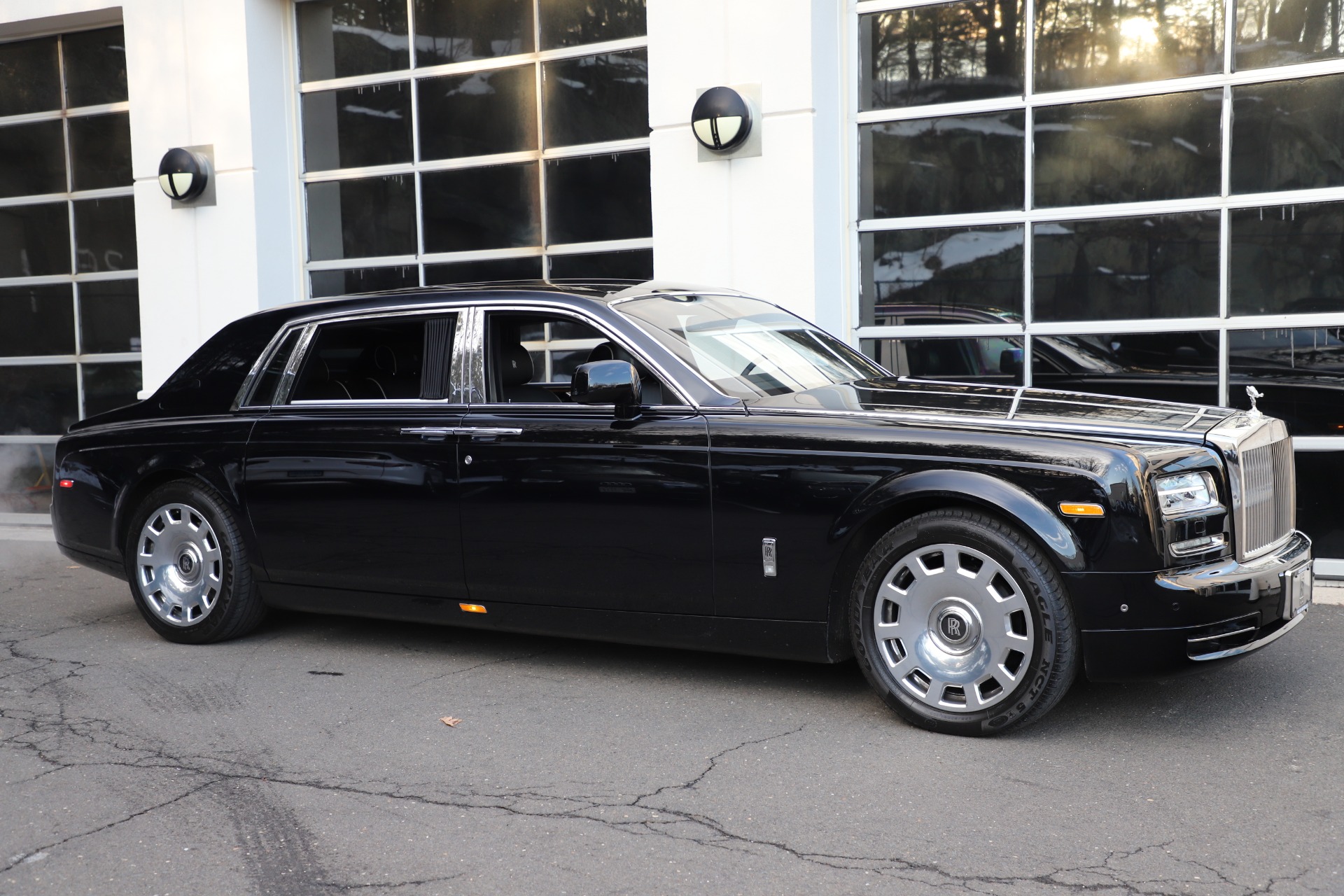 Used-2015-Rolls-Royce-Phantom-EWB