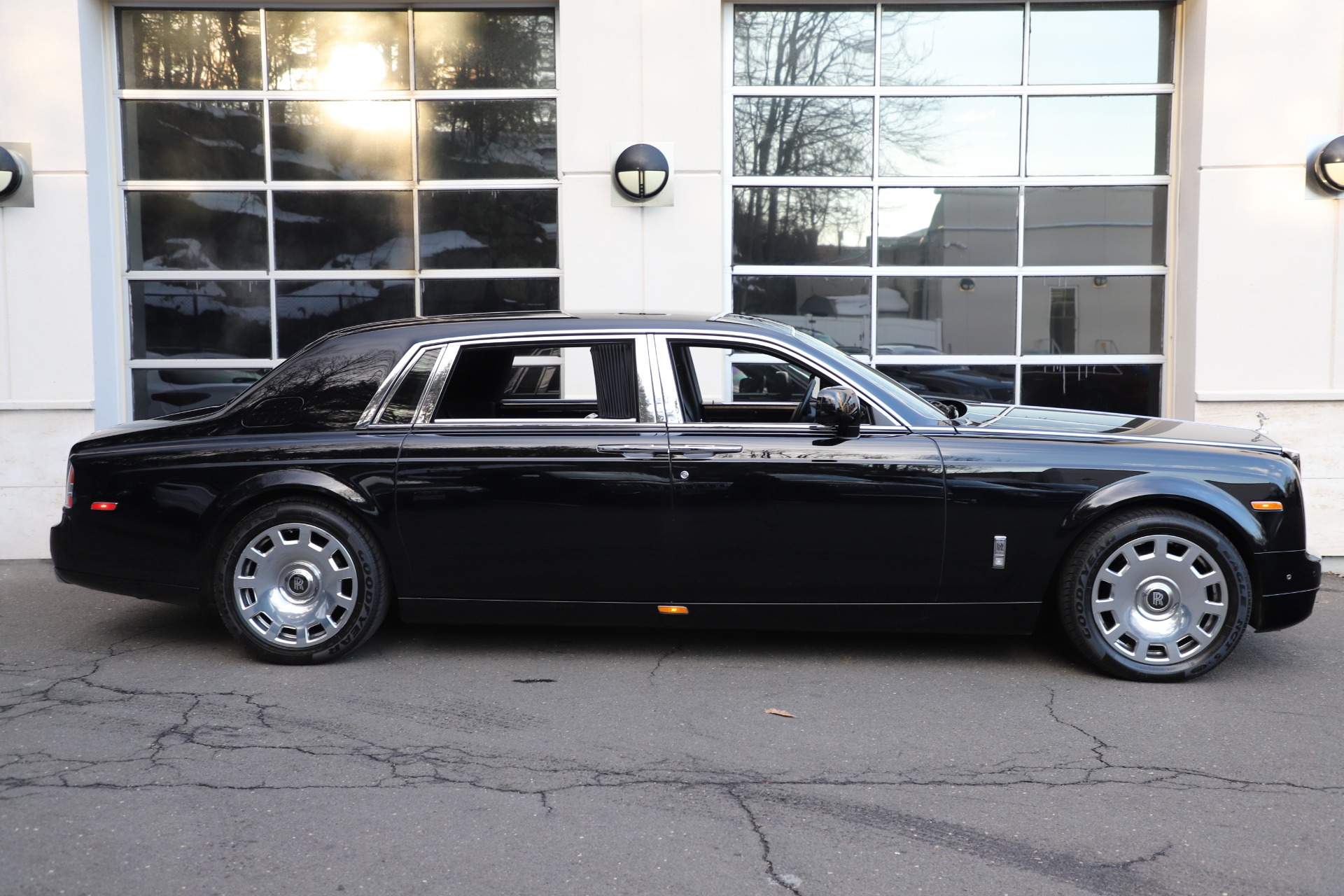 Used-2015-Rolls-Royce-Phantom-EWB