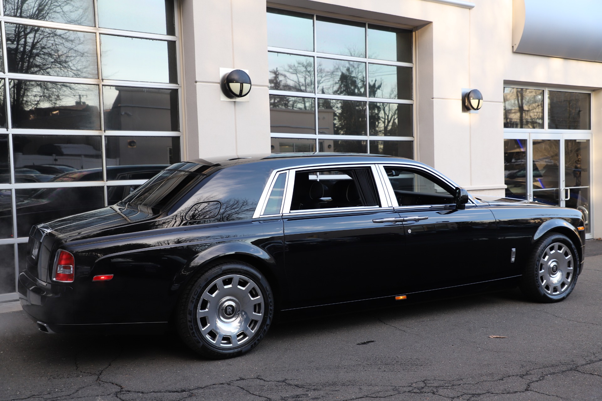 Used-2015-Rolls-Royce-Phantom-EWB