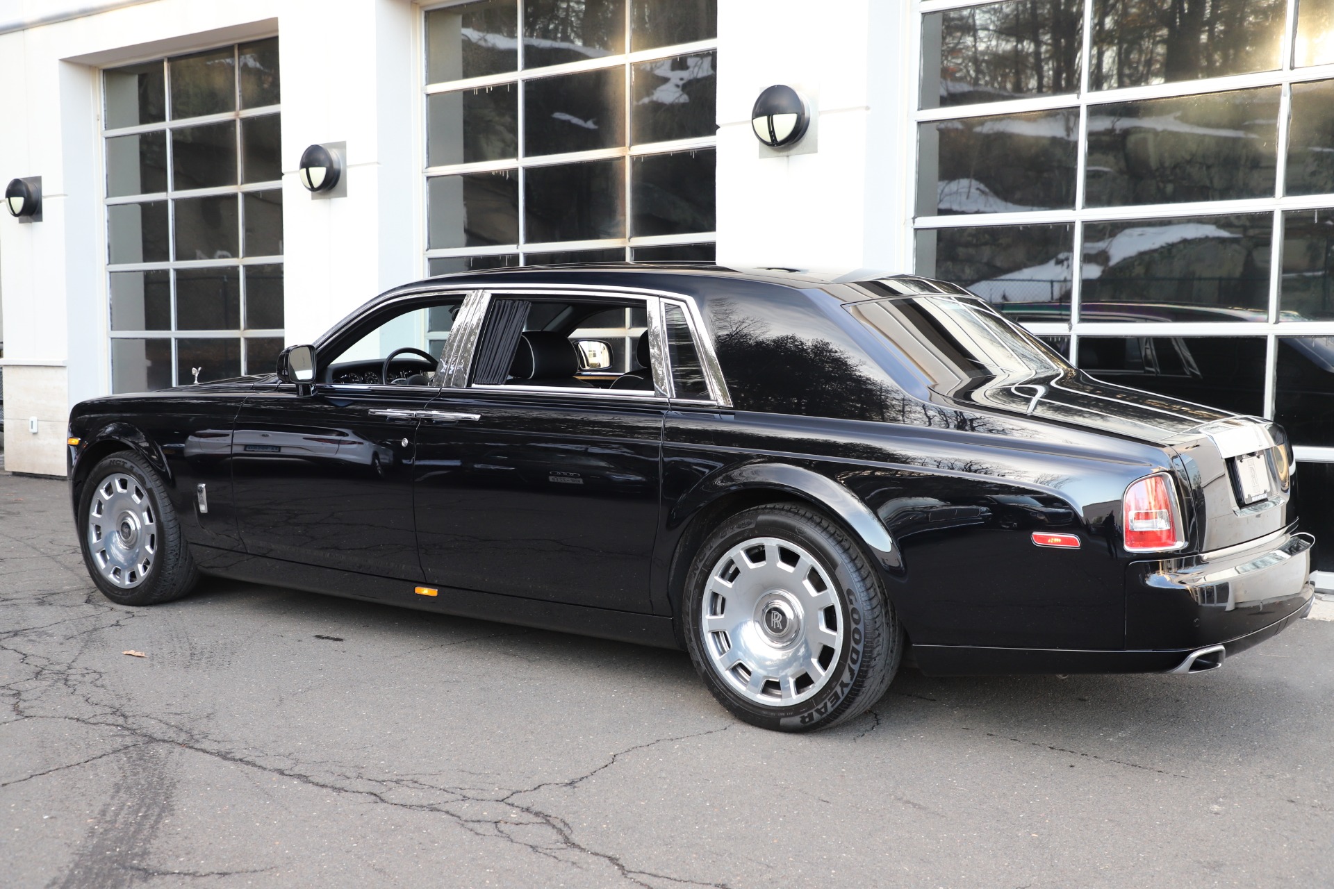 Used-2015-Rolls-Royce-Phantom-EWB