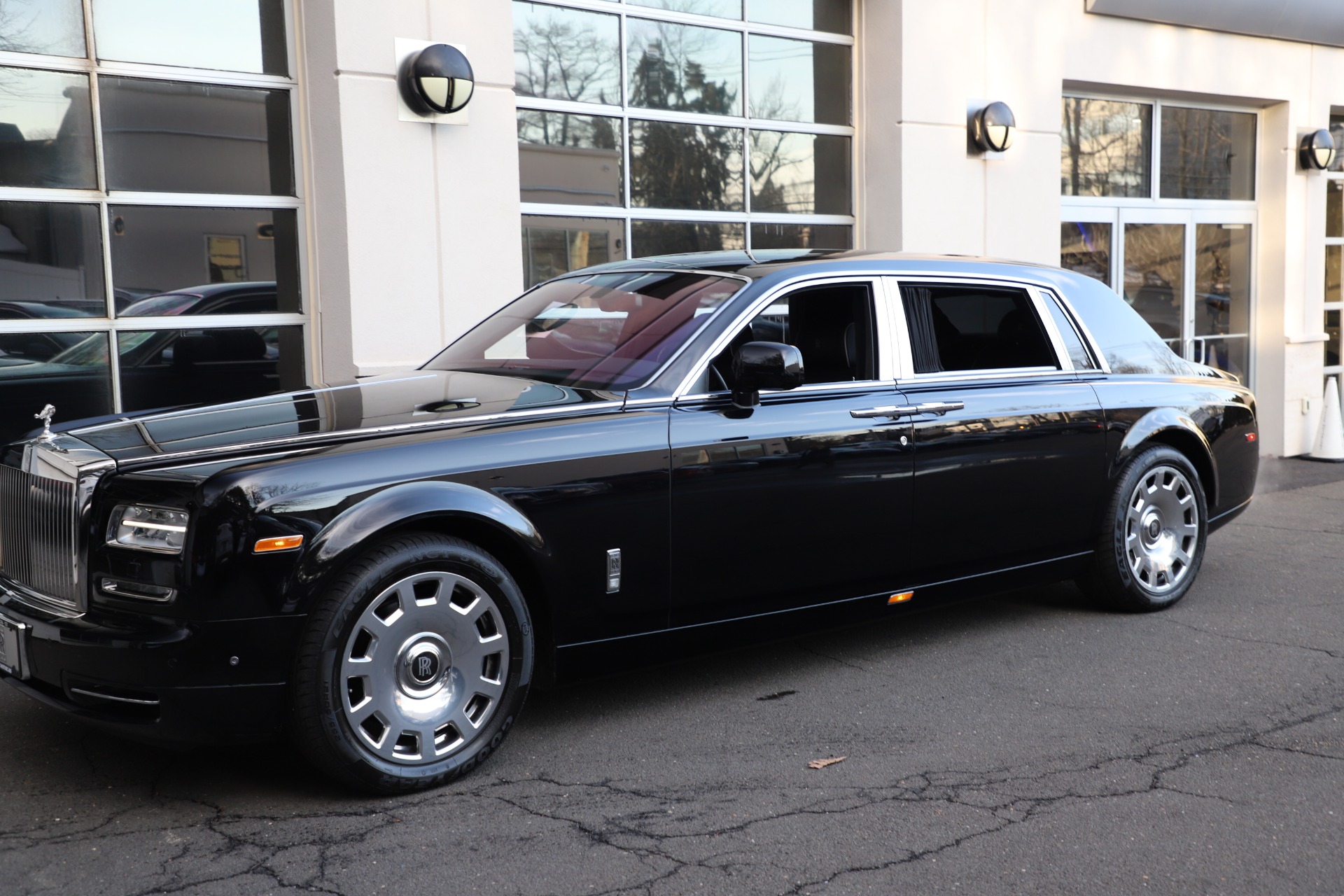Used-2015-Rolls-Royce-Phantom-EWB