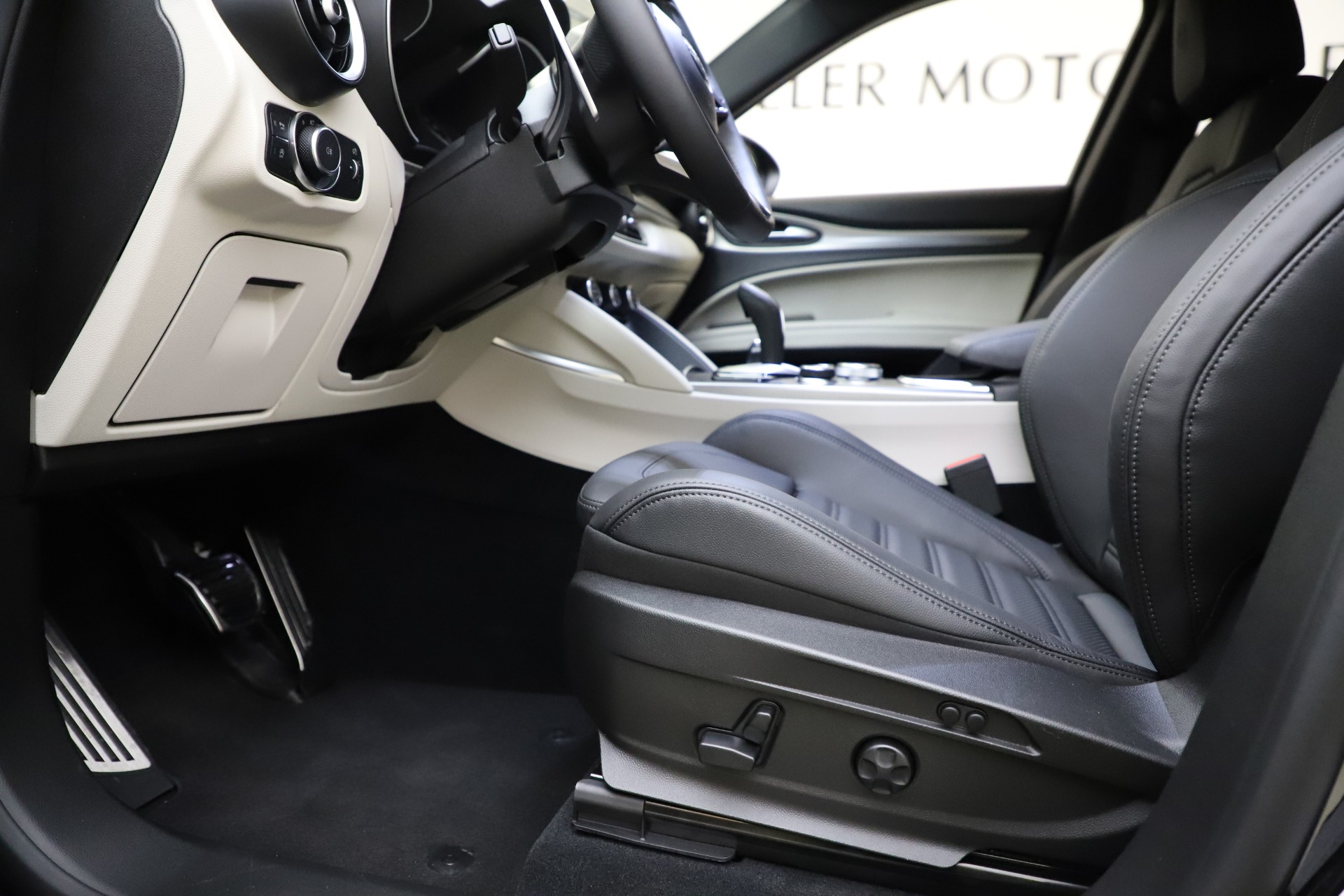 New-2021-Alfa-Romeo-Stelvio-Ti-Sport-Q4