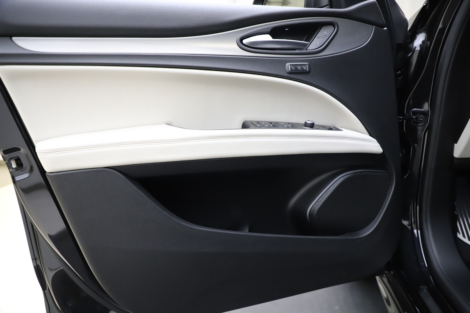 New-2021-Alfa-Romeo-Stelvio-Ti-Sport-Q4