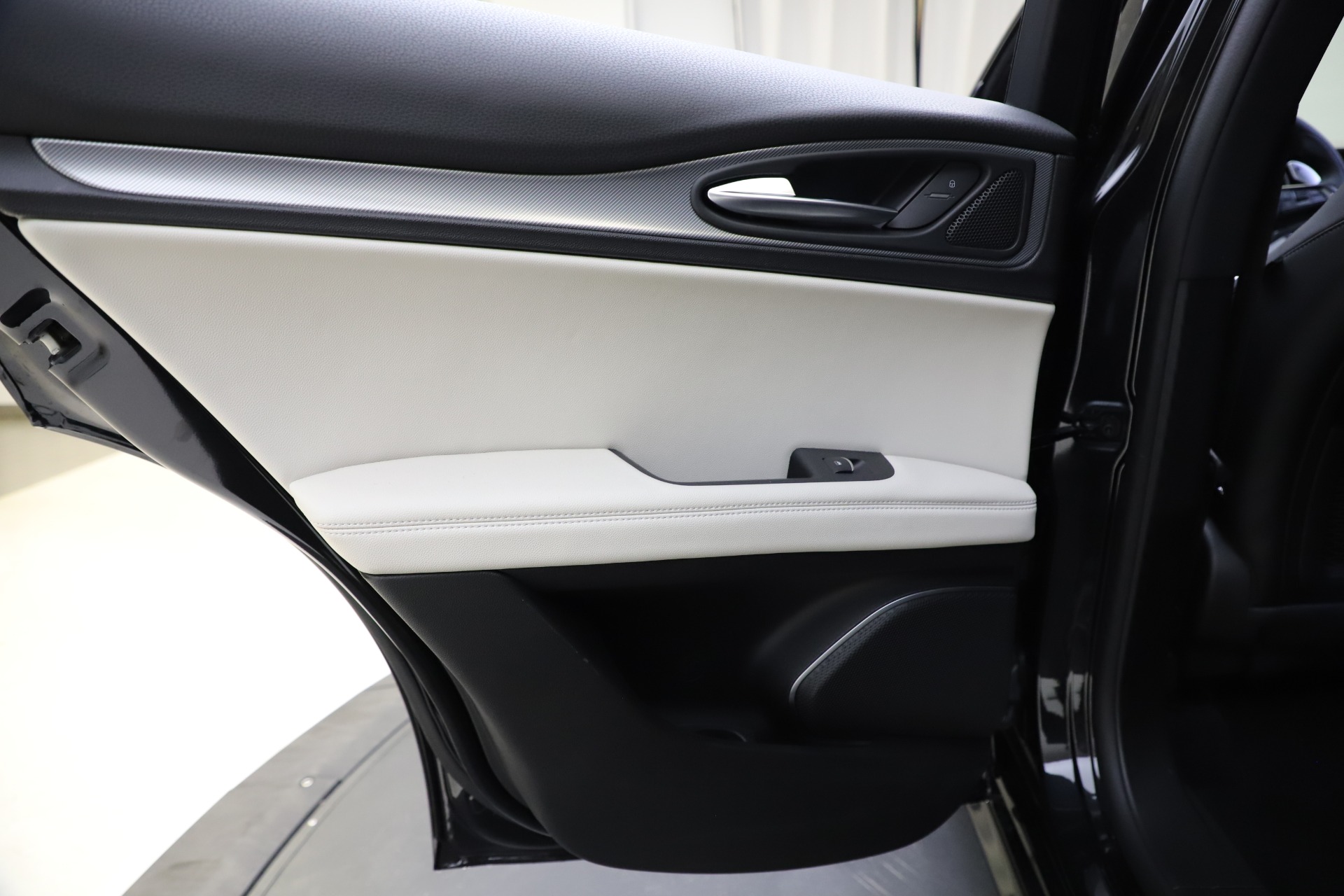 New-2021-Alfa-Romeo-Stelvio-Ti-Sport-Q4