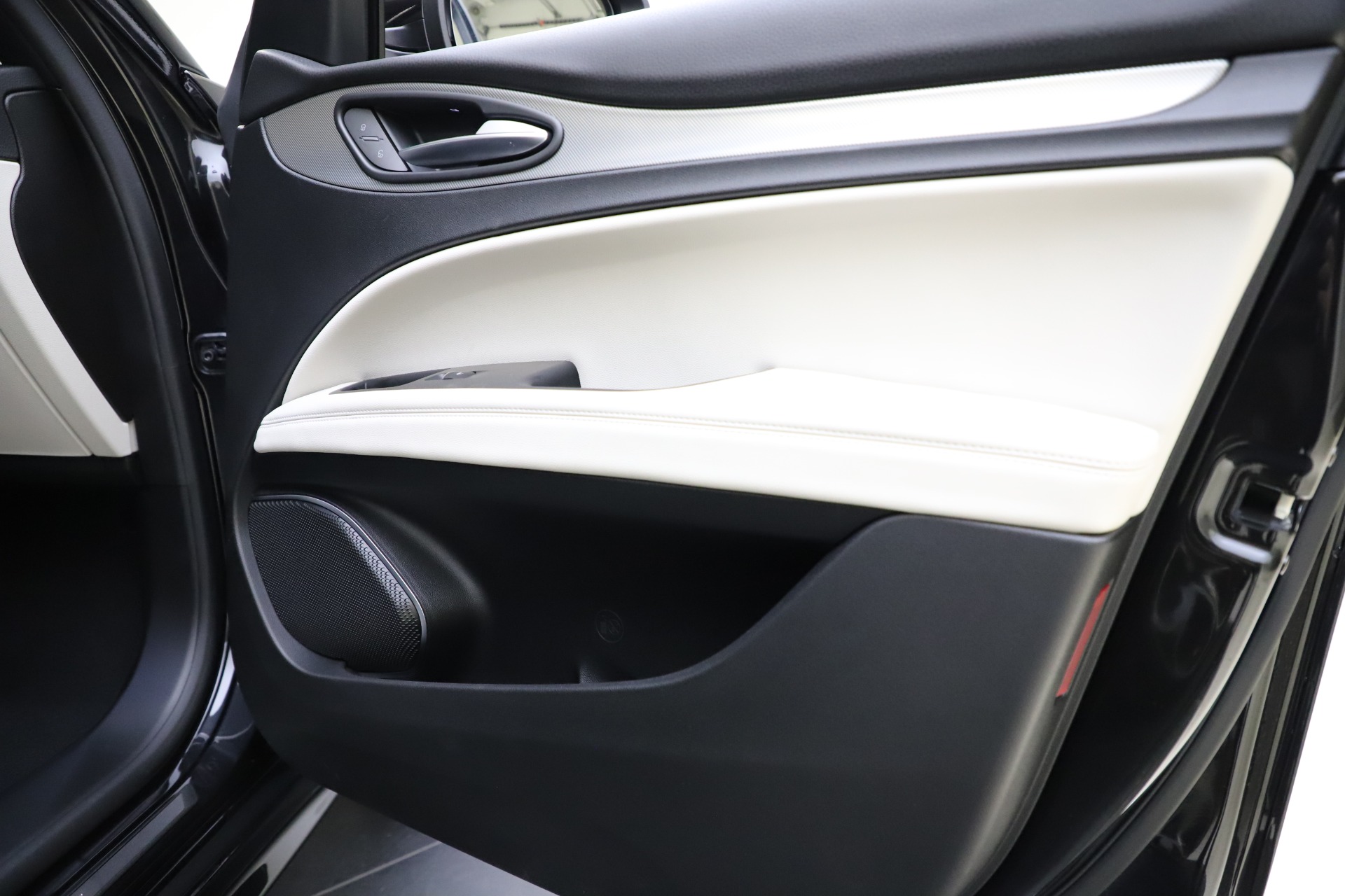 New-2021-Alfa-Romeo-Stelvio-Ti-Sport-Q4