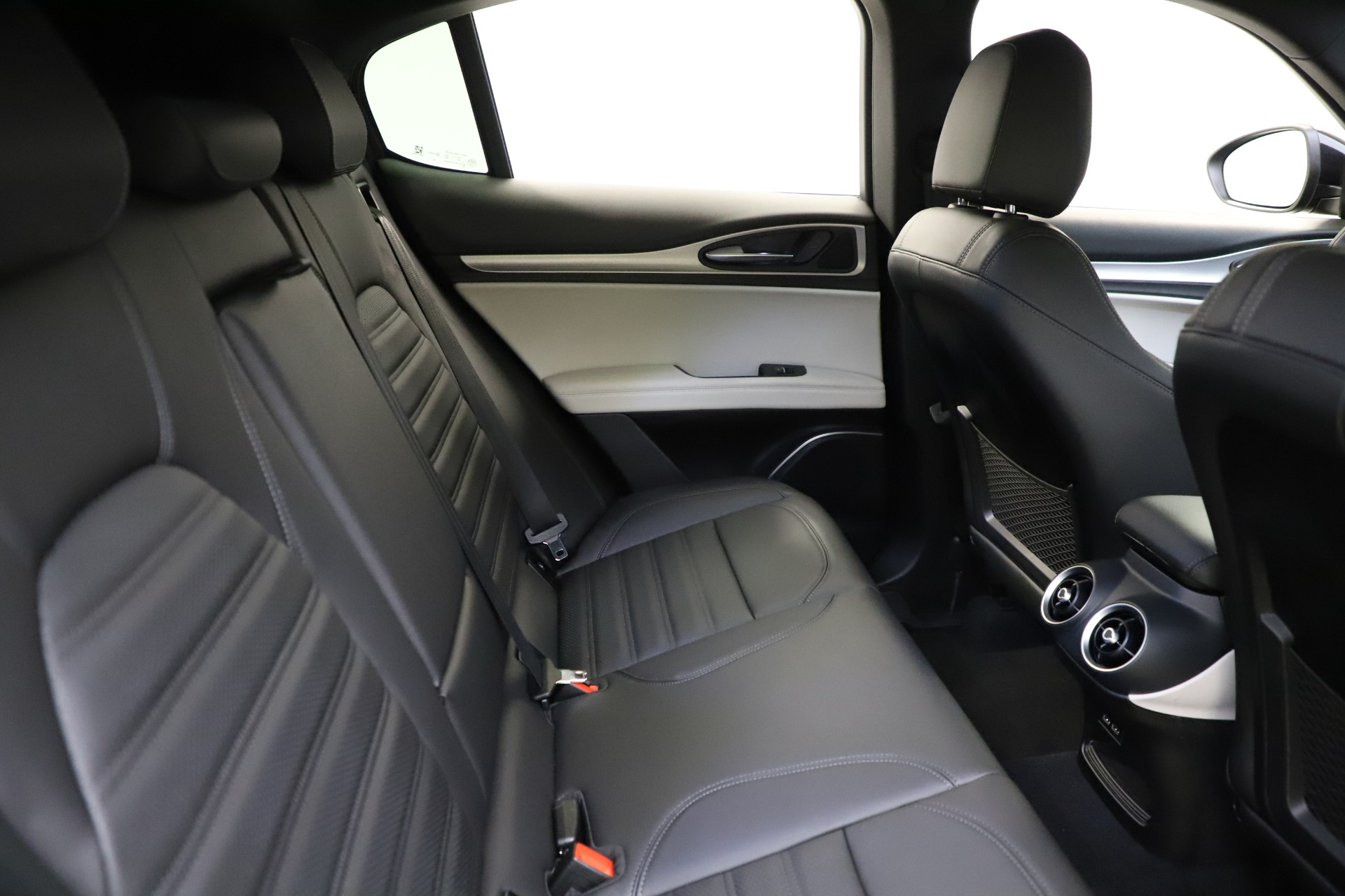 New-2021-Alfa-Romeo-Stelvio-Ti-Sport-Q4