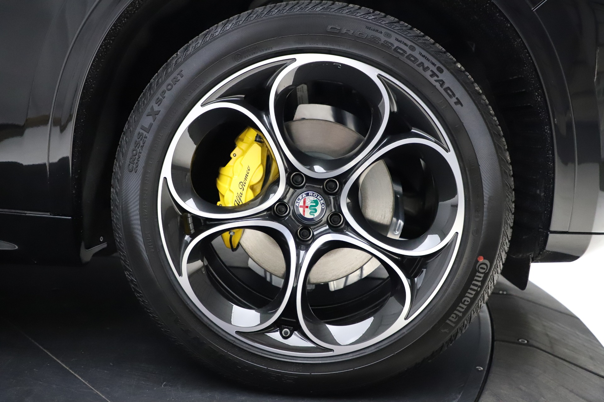 New-2021-Alfa-Romeo-Stelvio-Ti-Sport-Q4