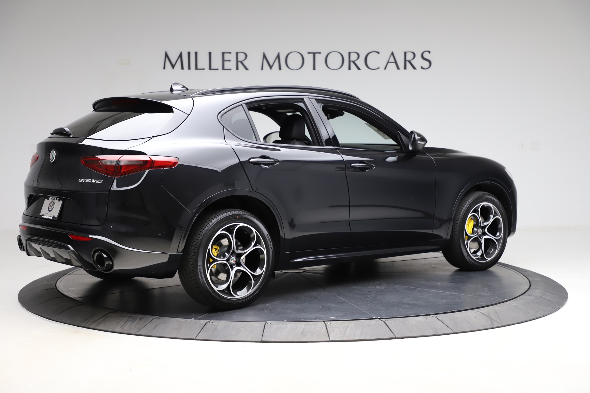 New-2021-Alfa-Romeo-Stelvio-Ti-Sport-Q4