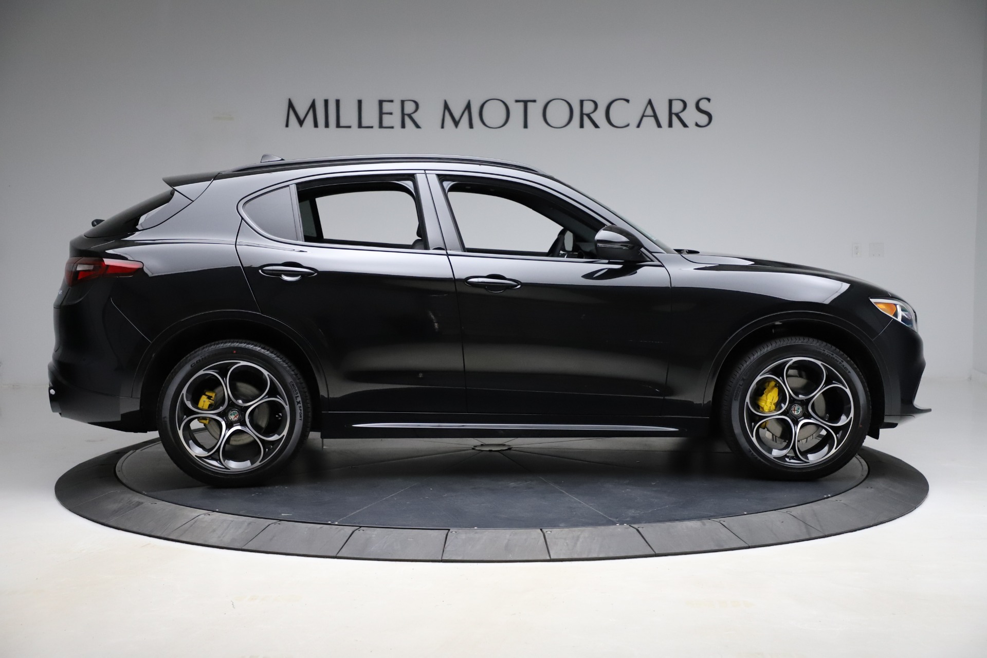 New-2021-Alfa-Romeo-Stelvio-Ti-Sport-Q4