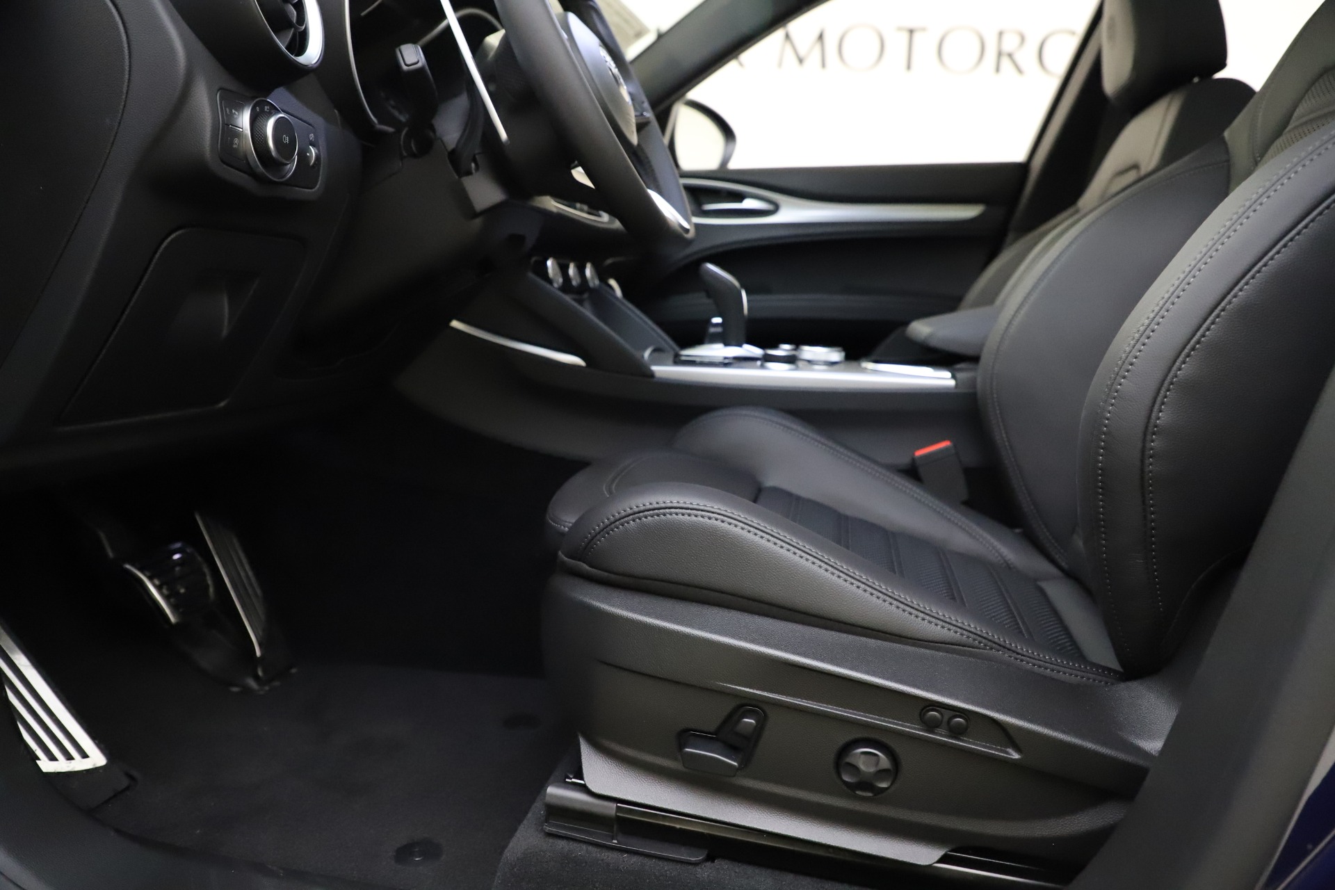 New-2021-Alfa-Romeo-Stelvio-Ti-Sport-Q4