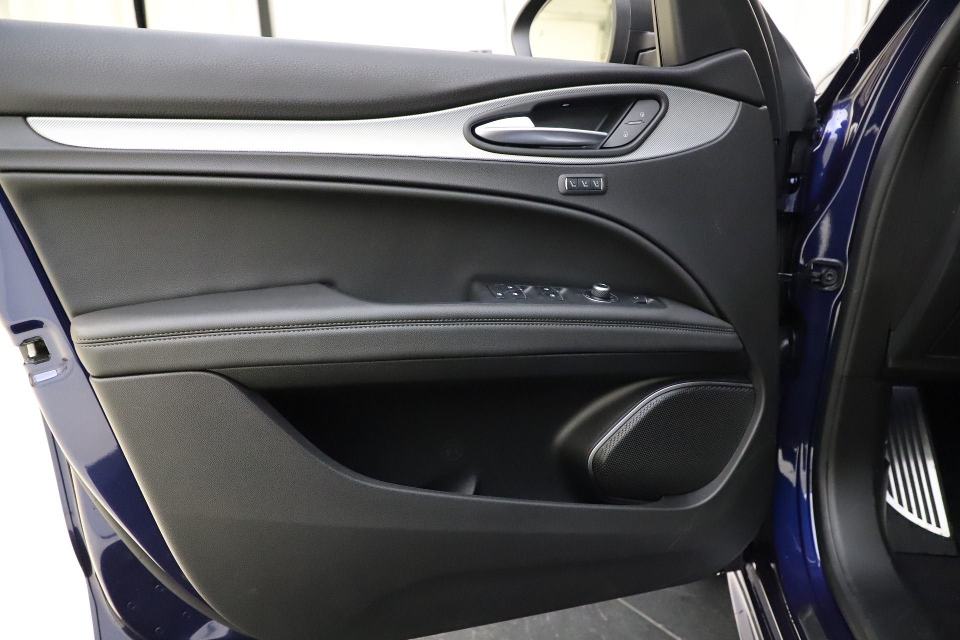 New-2021-Alfa-Romeo-Stelvio-Ti-Sport-Q4