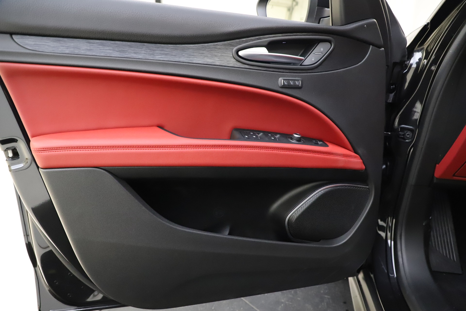 New-2021-Alfa-Romeo-Stelvio-Q4