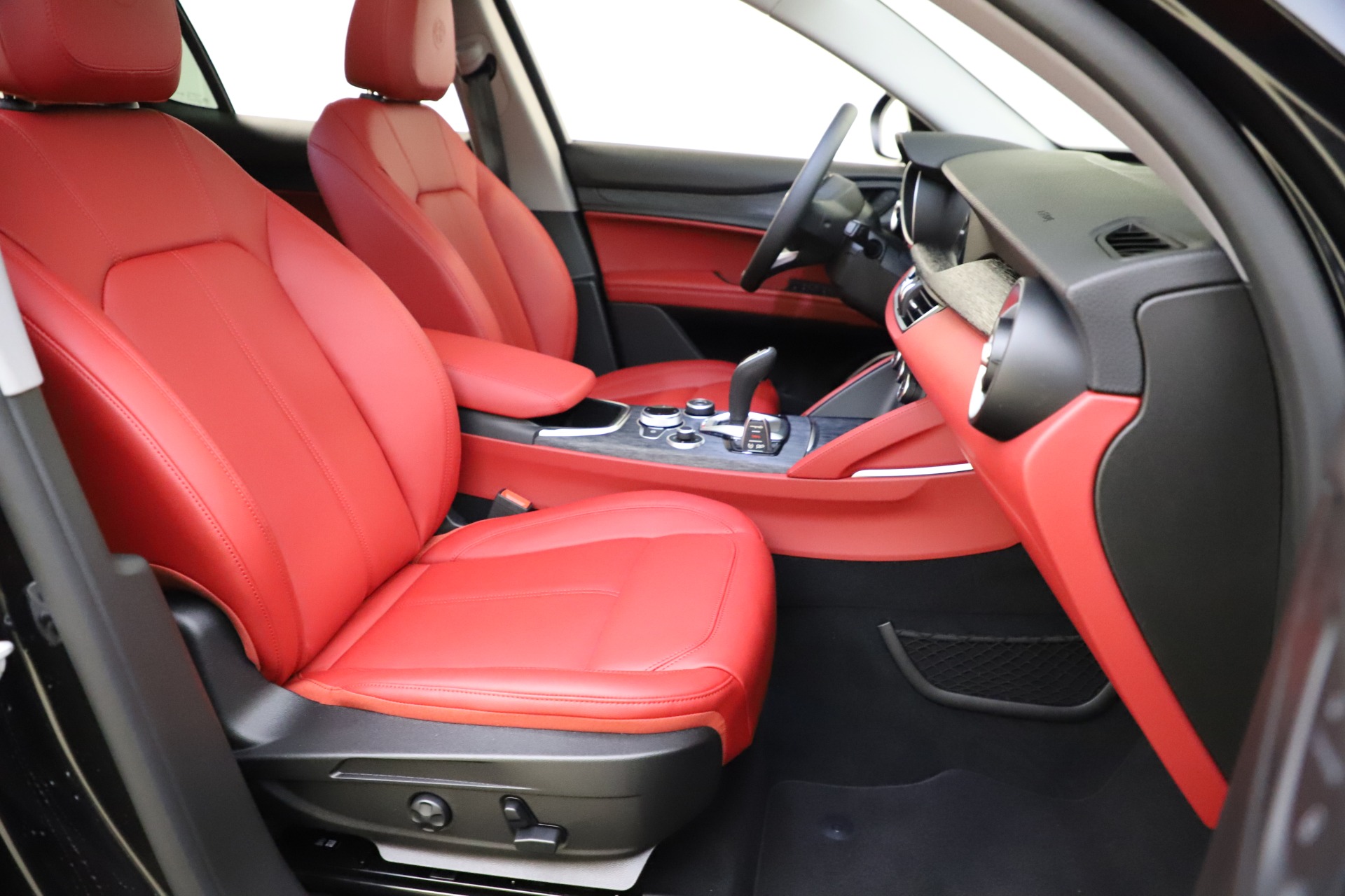 New-2021-Alfa-Romeo-Stelvio-Q4