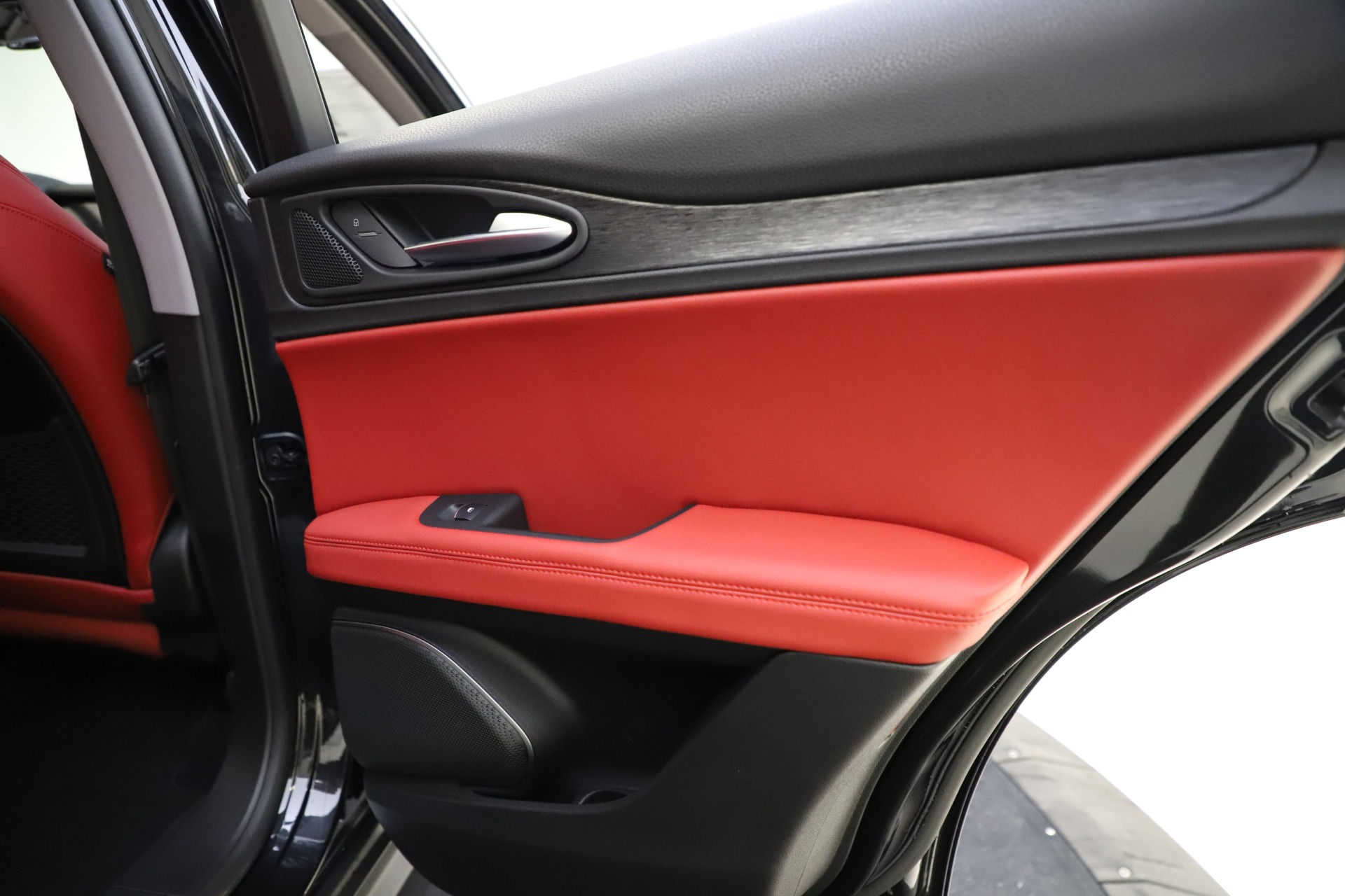 New-2021-Alfa-Romeo-Stelvio-Q4