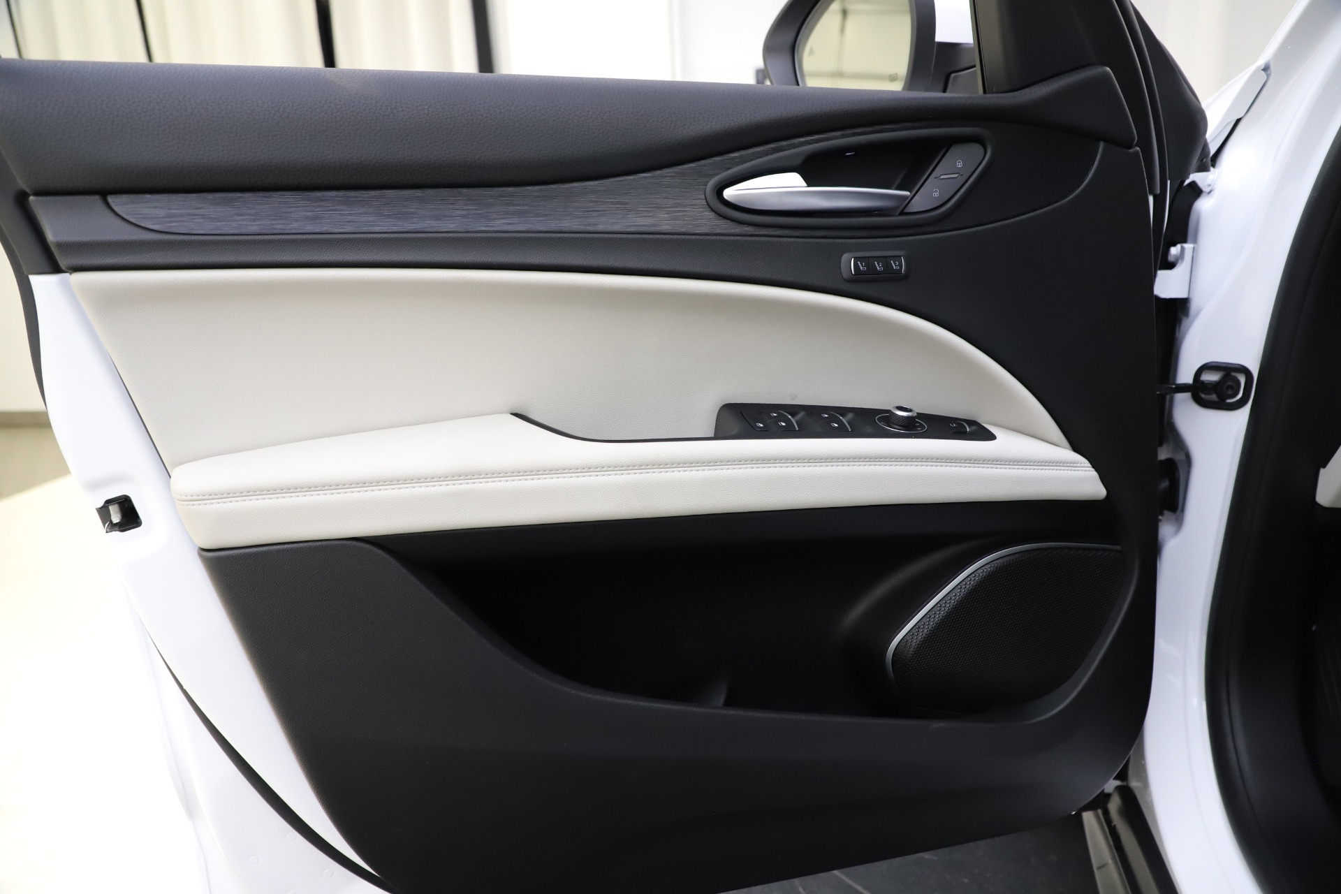 New-2021-Alfa-Romeo-Stelvio-Q4