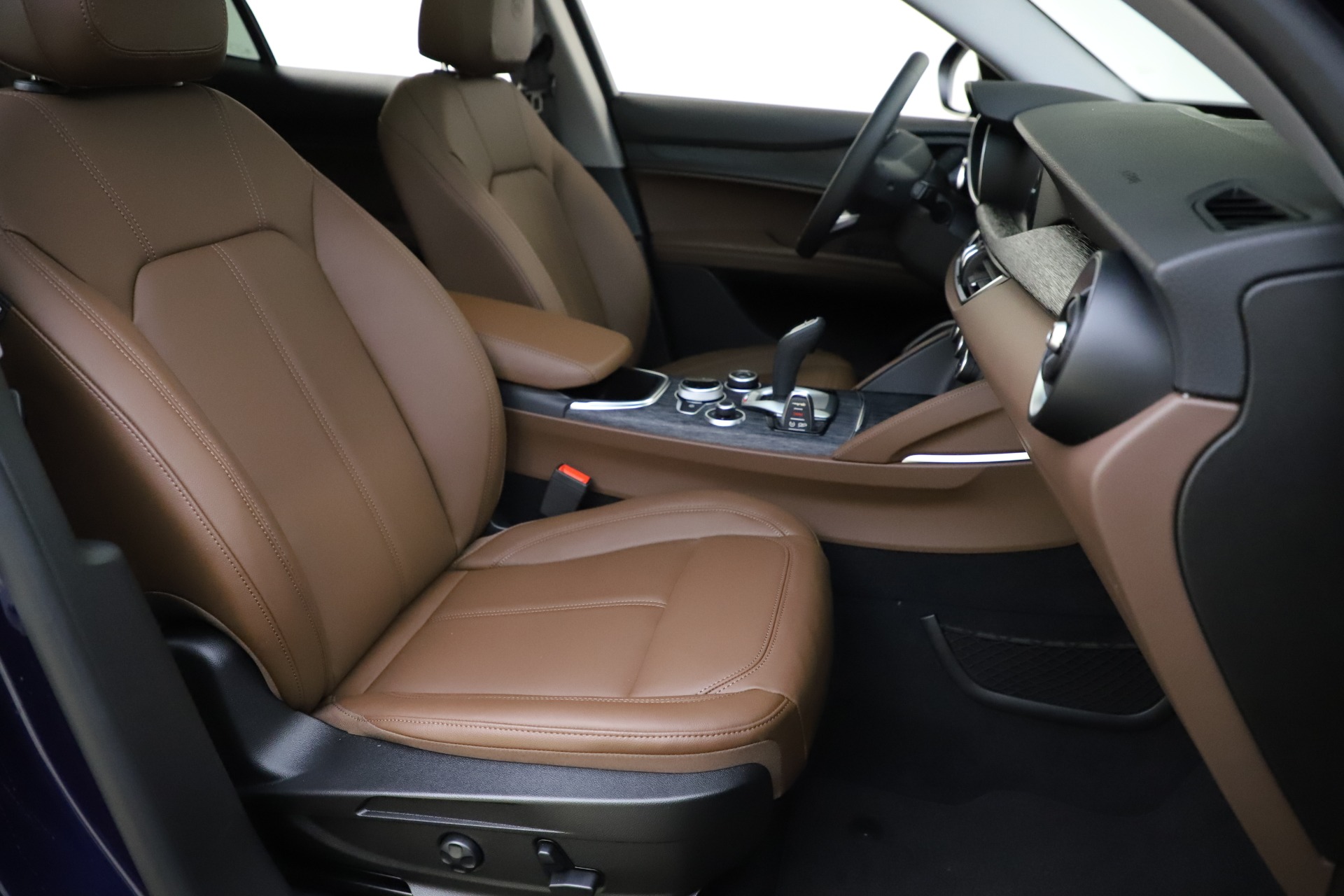 New-2021-Alfa-Romeo-Stelvio-Q4