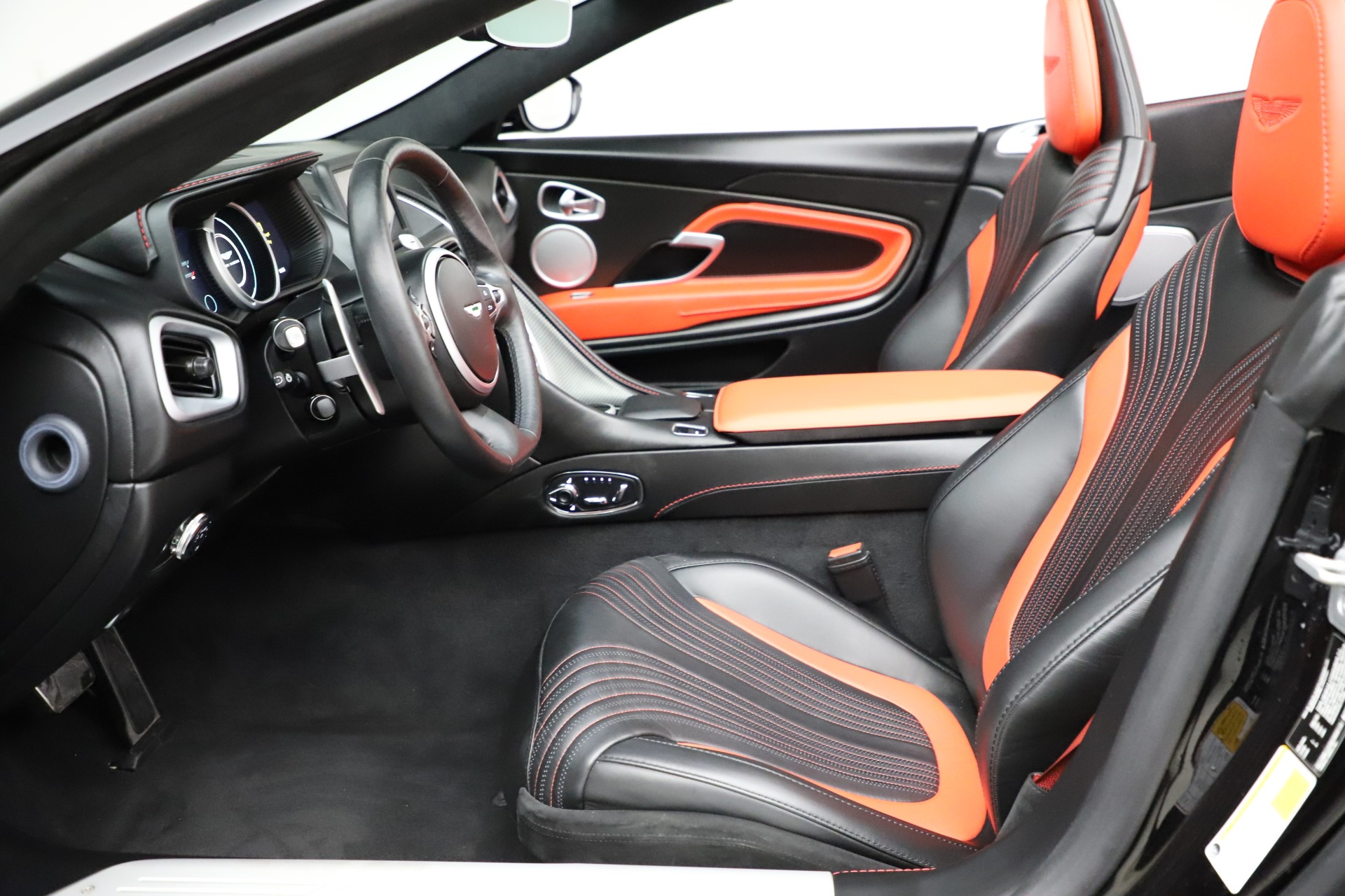 Used-2019-Aston-Martin-DB11-Volante