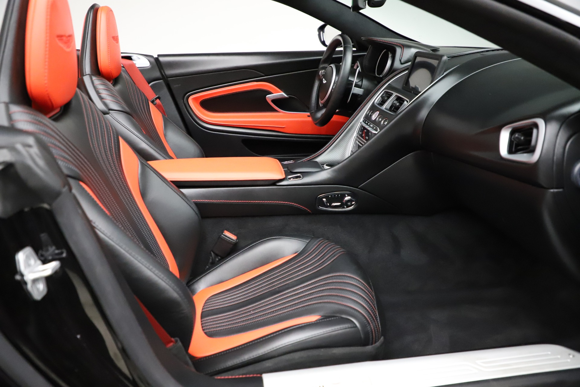 Used-2019-Aston-Martin-DB11-Volante