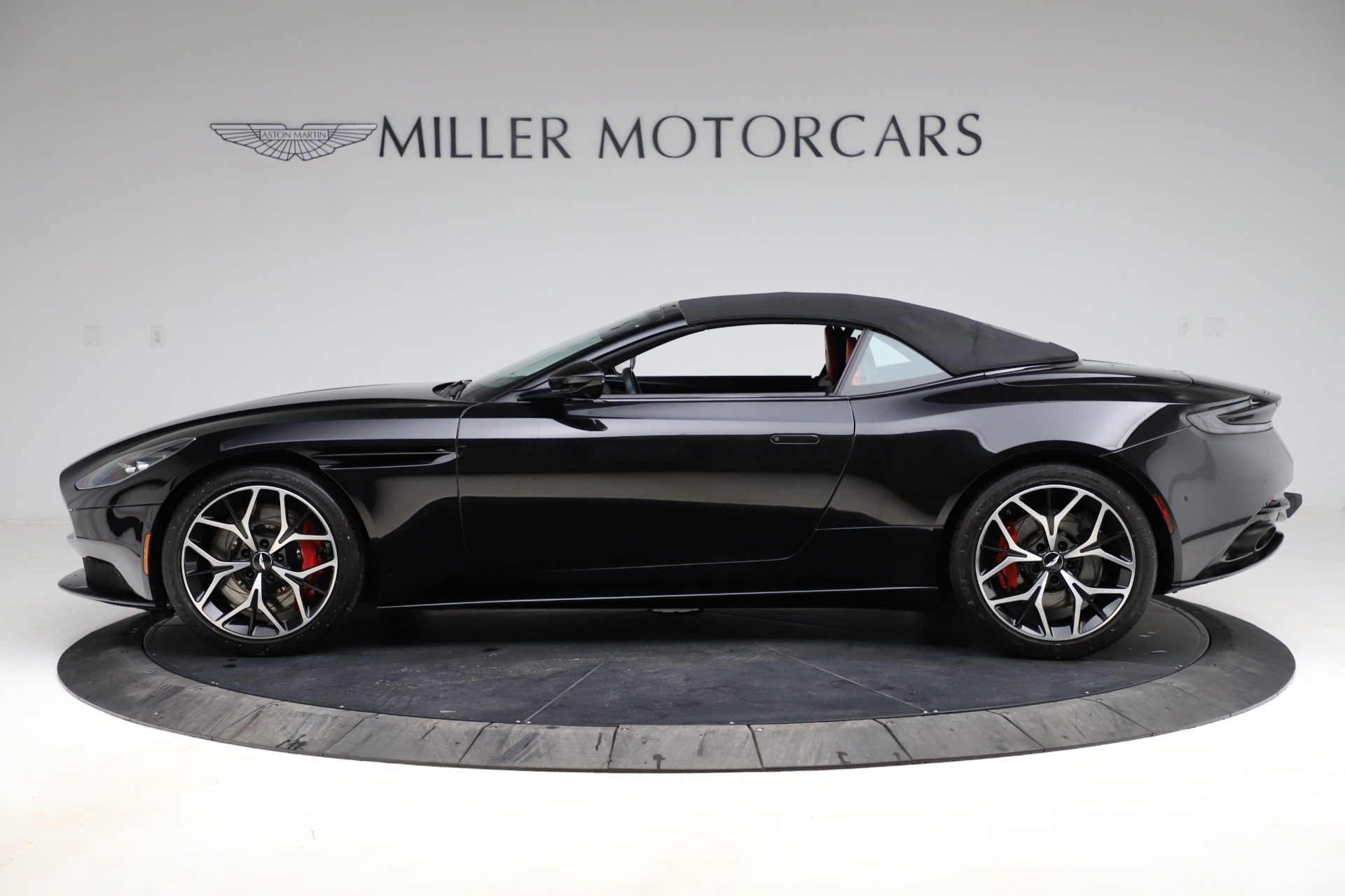 Used-2019-Aston-Martin-DB11-Volante
