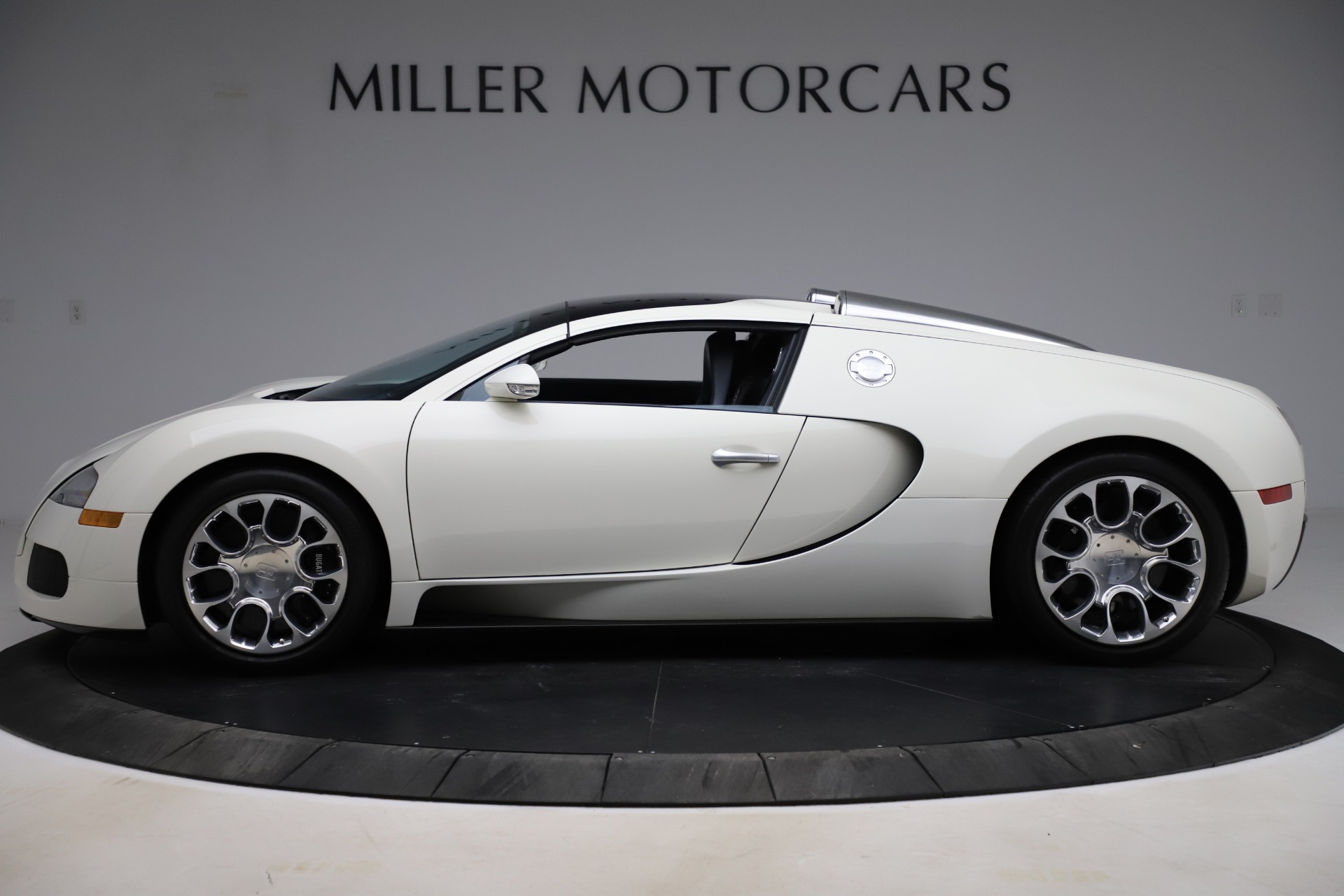 Used-2010-Bugatti-Veyron-164-Grand-Sport
