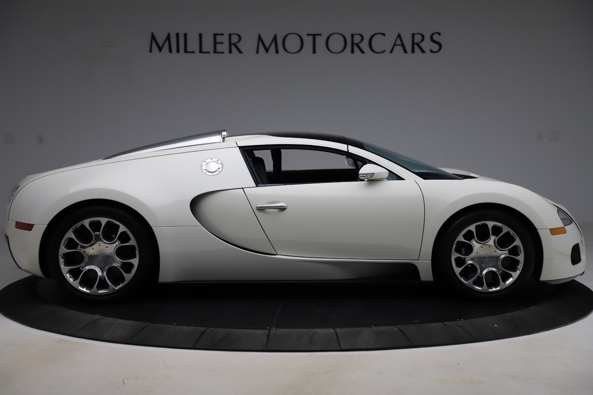 Used-2010-Bugatti-Veyron-164-Grand-Sport