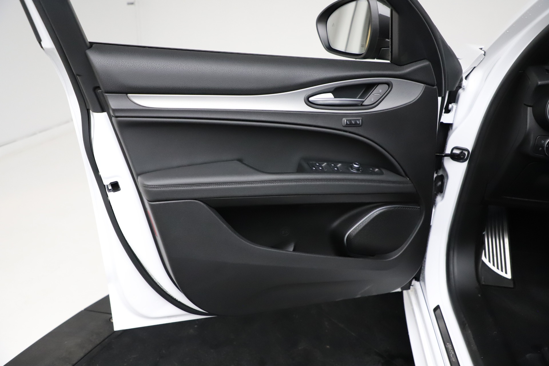 New-2021-Alfa-Romeo-Stelvio-Ti-Sport-Q4