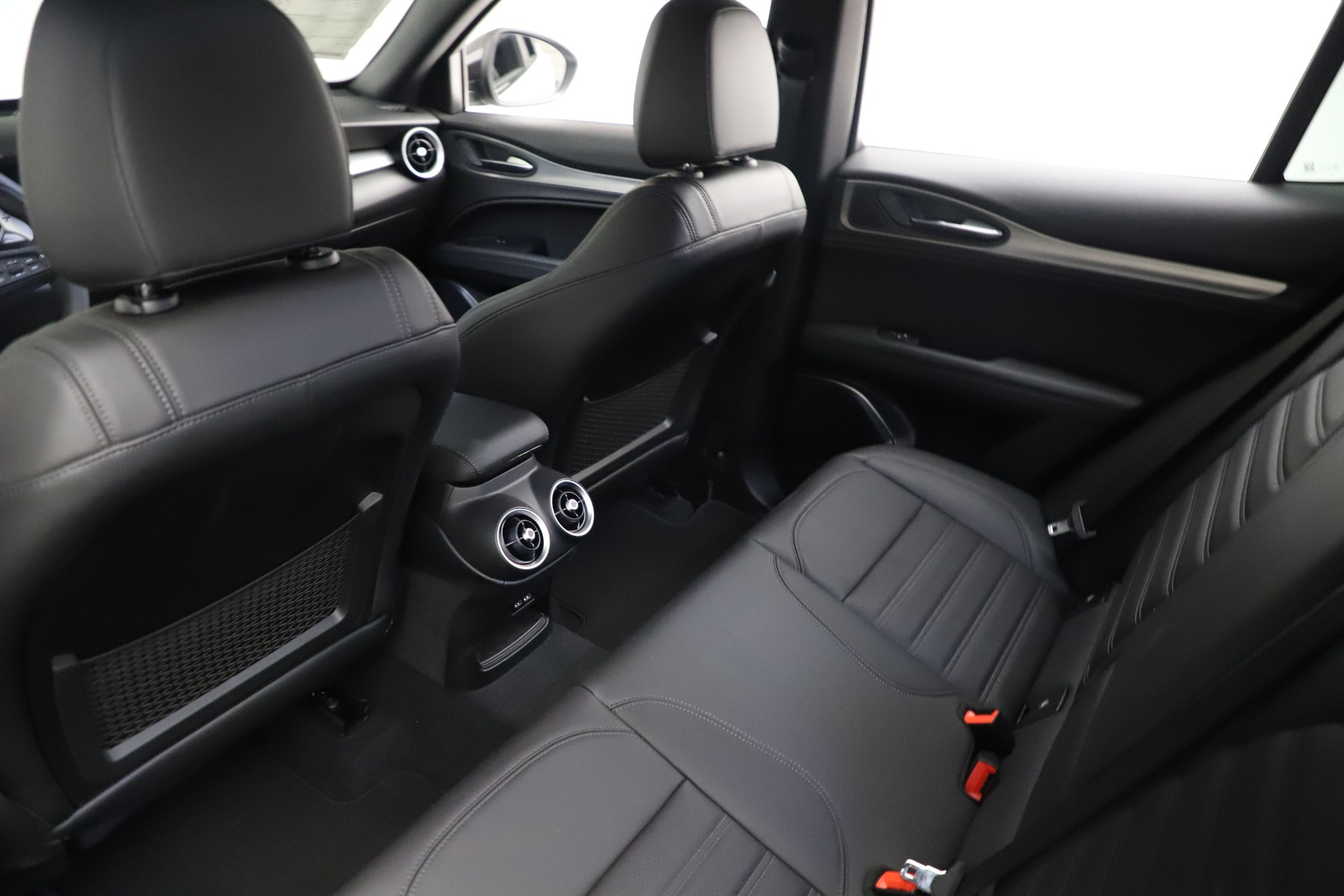 New-2021-Alfa-Romeo-Stelvio-Ti-Sport-Q4