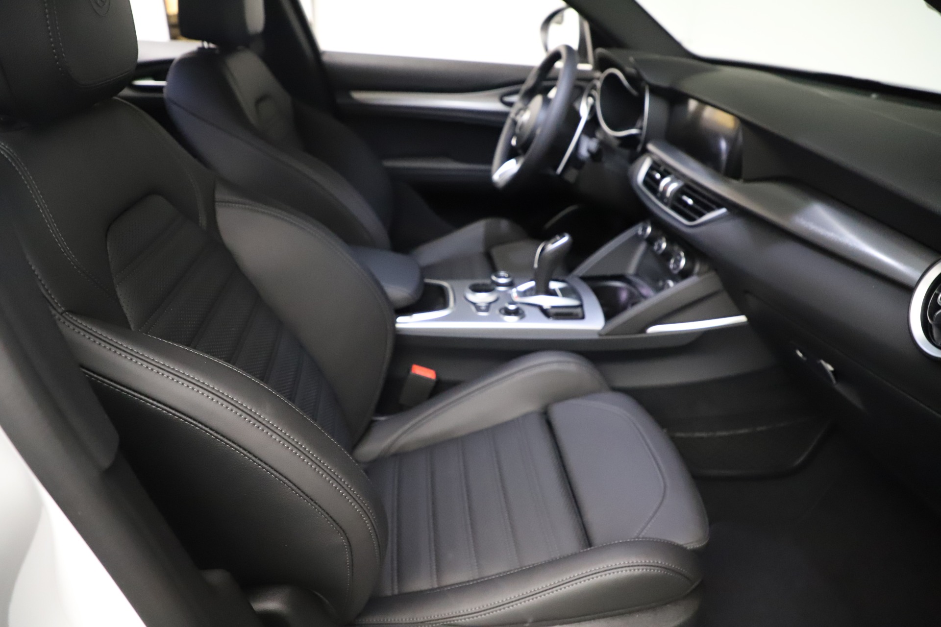 New-2021-Alfa-Romeo-Stelvio-Ti-Sport-Q4