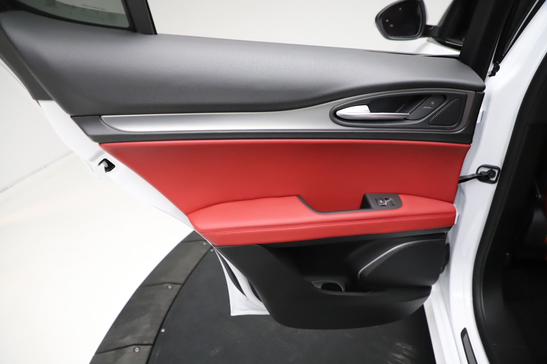 New-2021-Alfa-Romeo-Stelvio-Ti-Sport-Q4