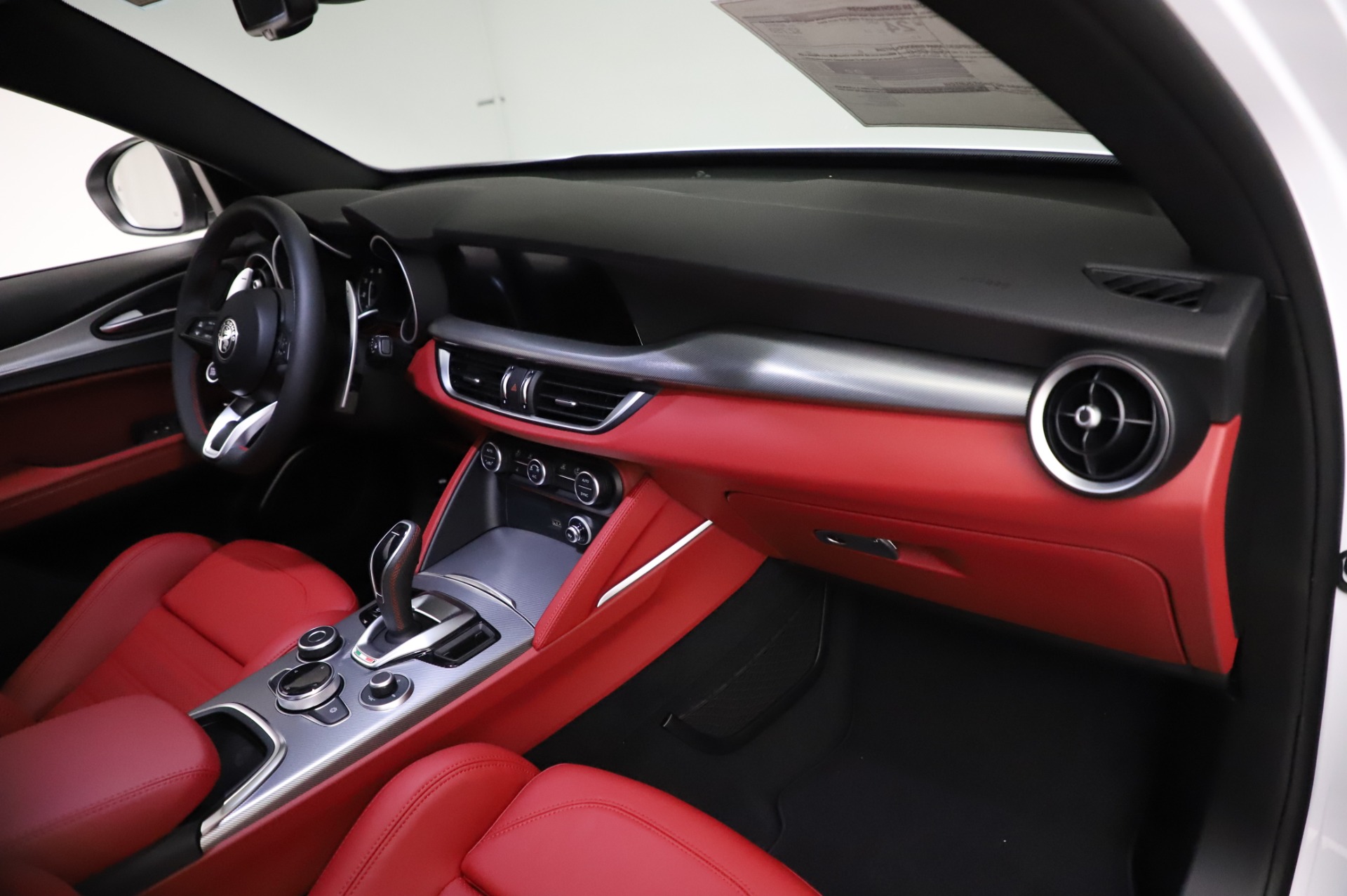 New-2021-Alfa-Romeo-Stelvio-Ti-Sport-Q4