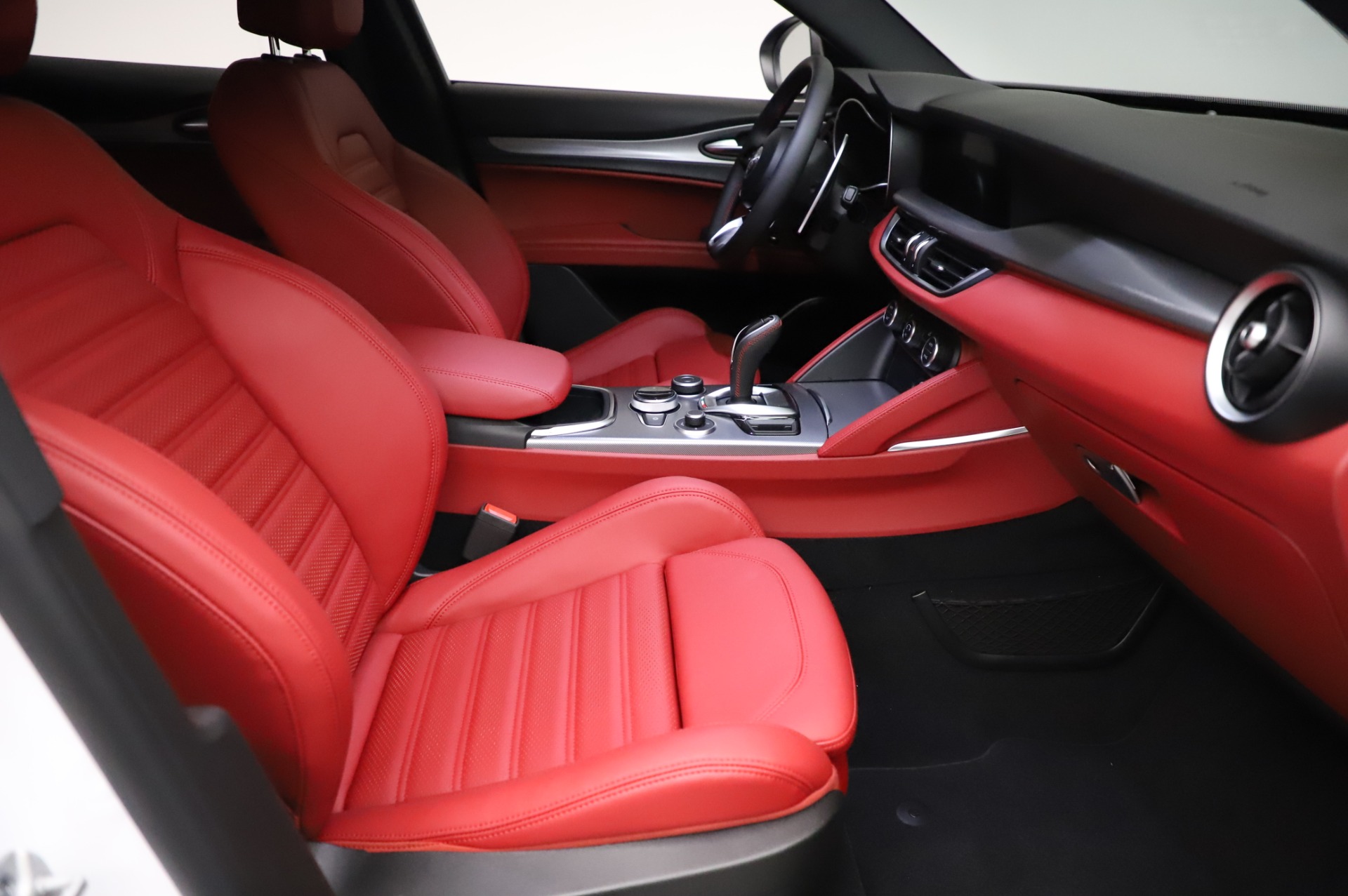 New-2021-Alfa-Romeo-Stelvio-Ti-Sport-Q4