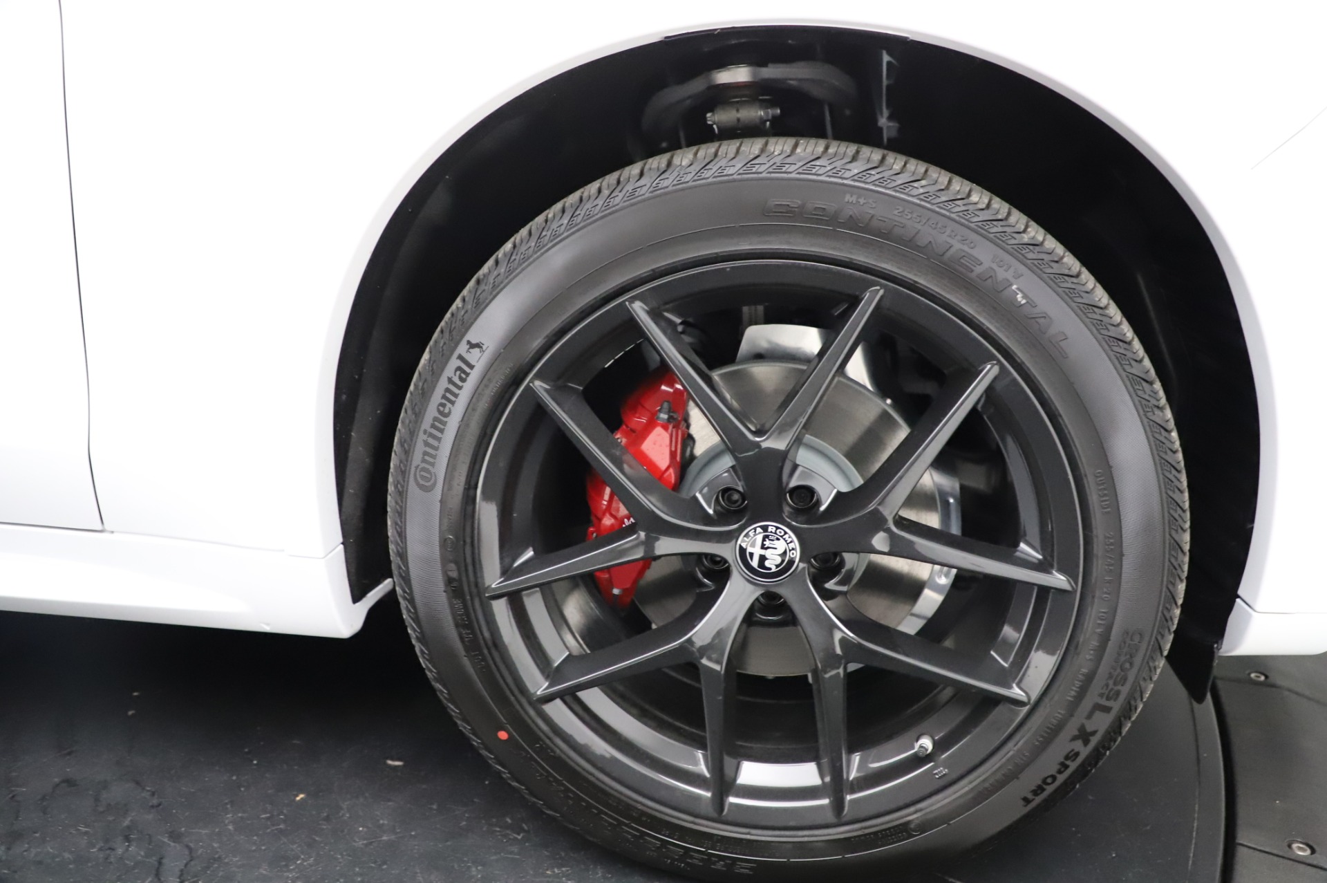 New-2021-Alfa-Romeo-Stelvio-Ti-Sport-Q4