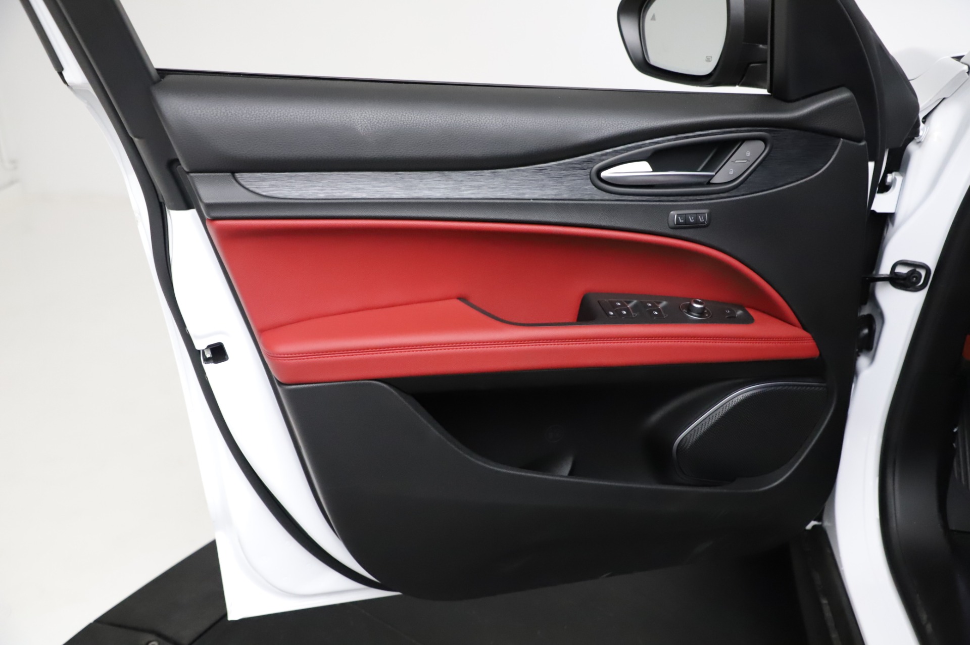 New-2021-Alfa-Romeo-Stelvio-Q4