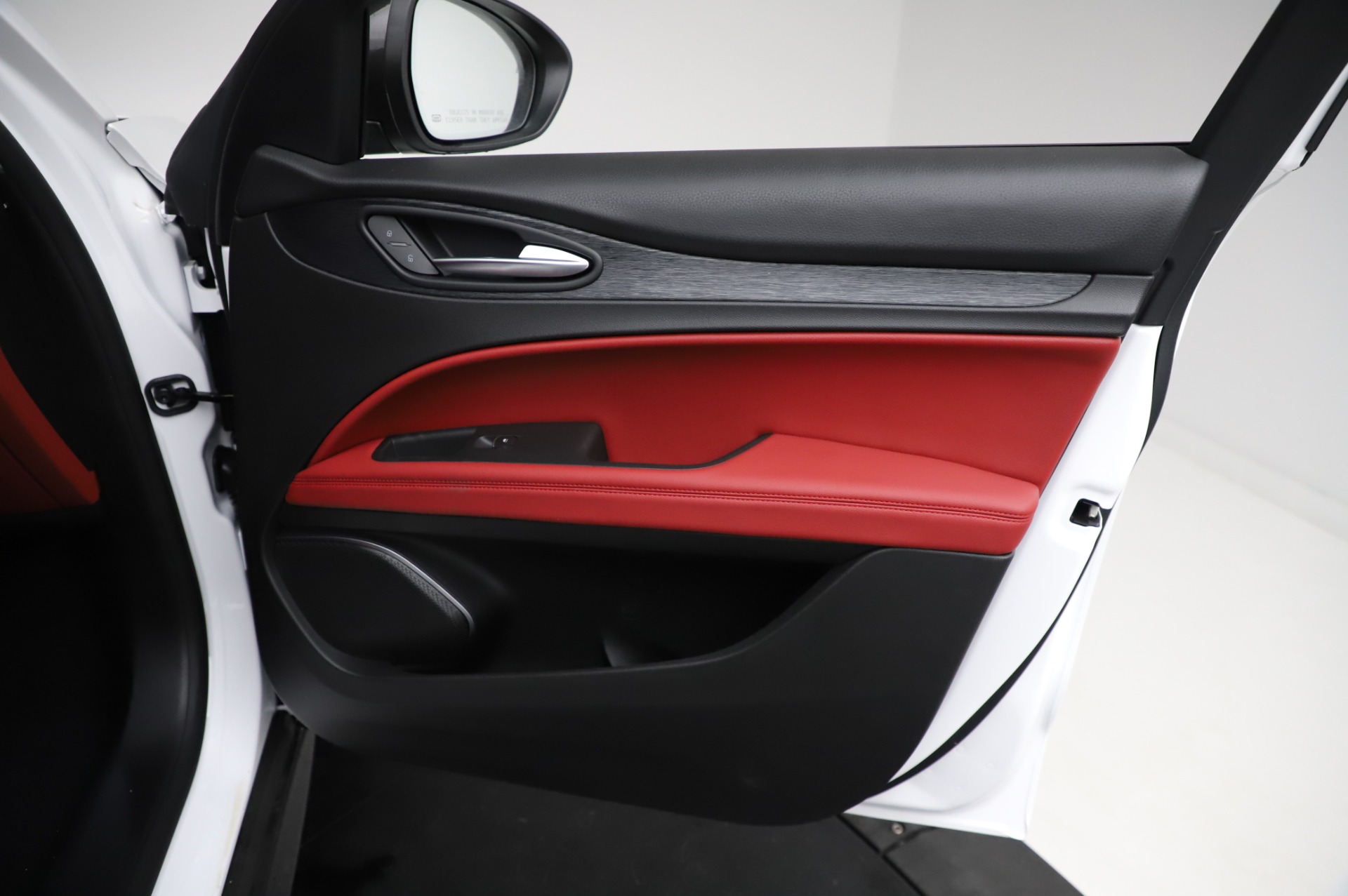 New-2021-Alfa-Romeo-Stelvio-Q4