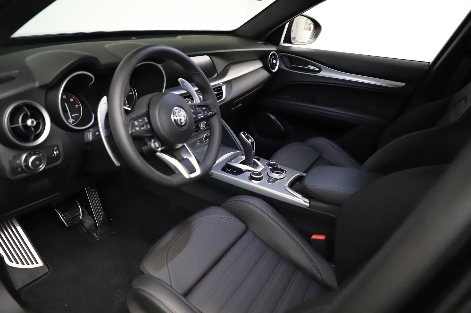 New-2021-Alfa-Romeo-Stelvio-Ti-Sport-Q4