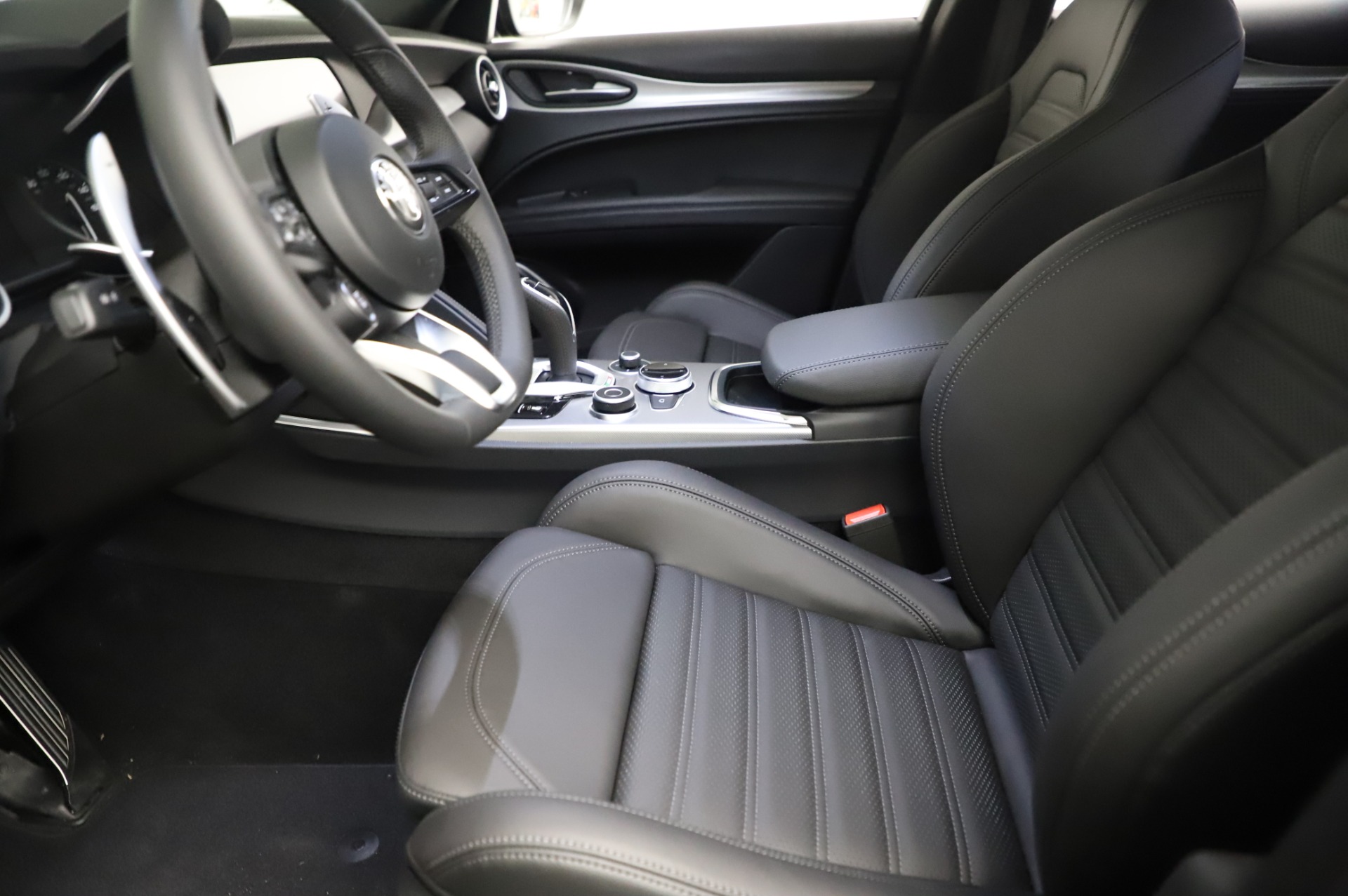 New-2021-Alfa-Romeo-Stelvio-Ti-Sport-Q4