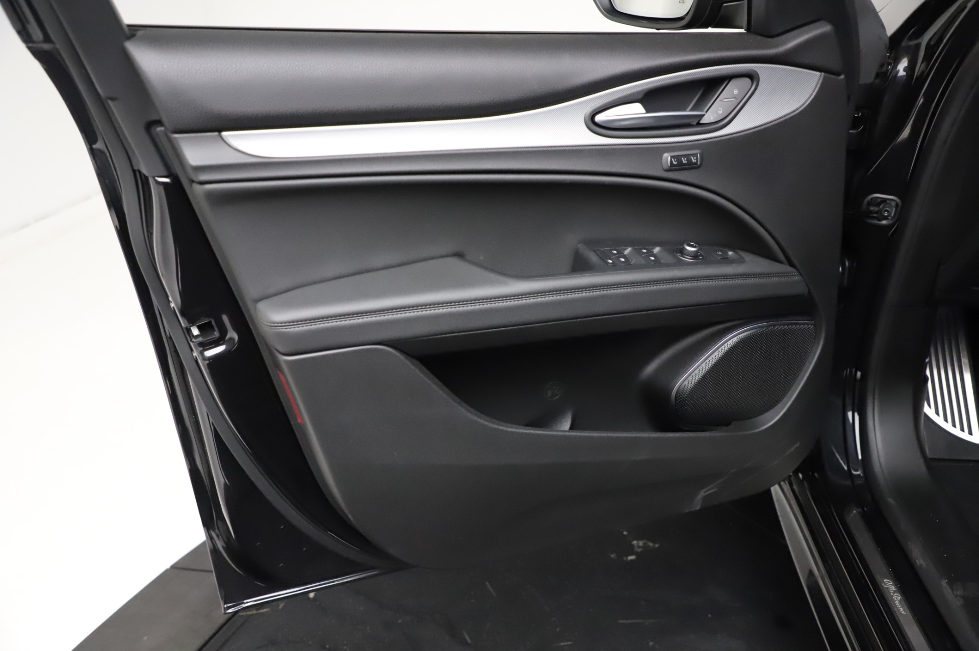 New-2021-Alfa-Romeo-Stelvio-Ti-Sport-Q4