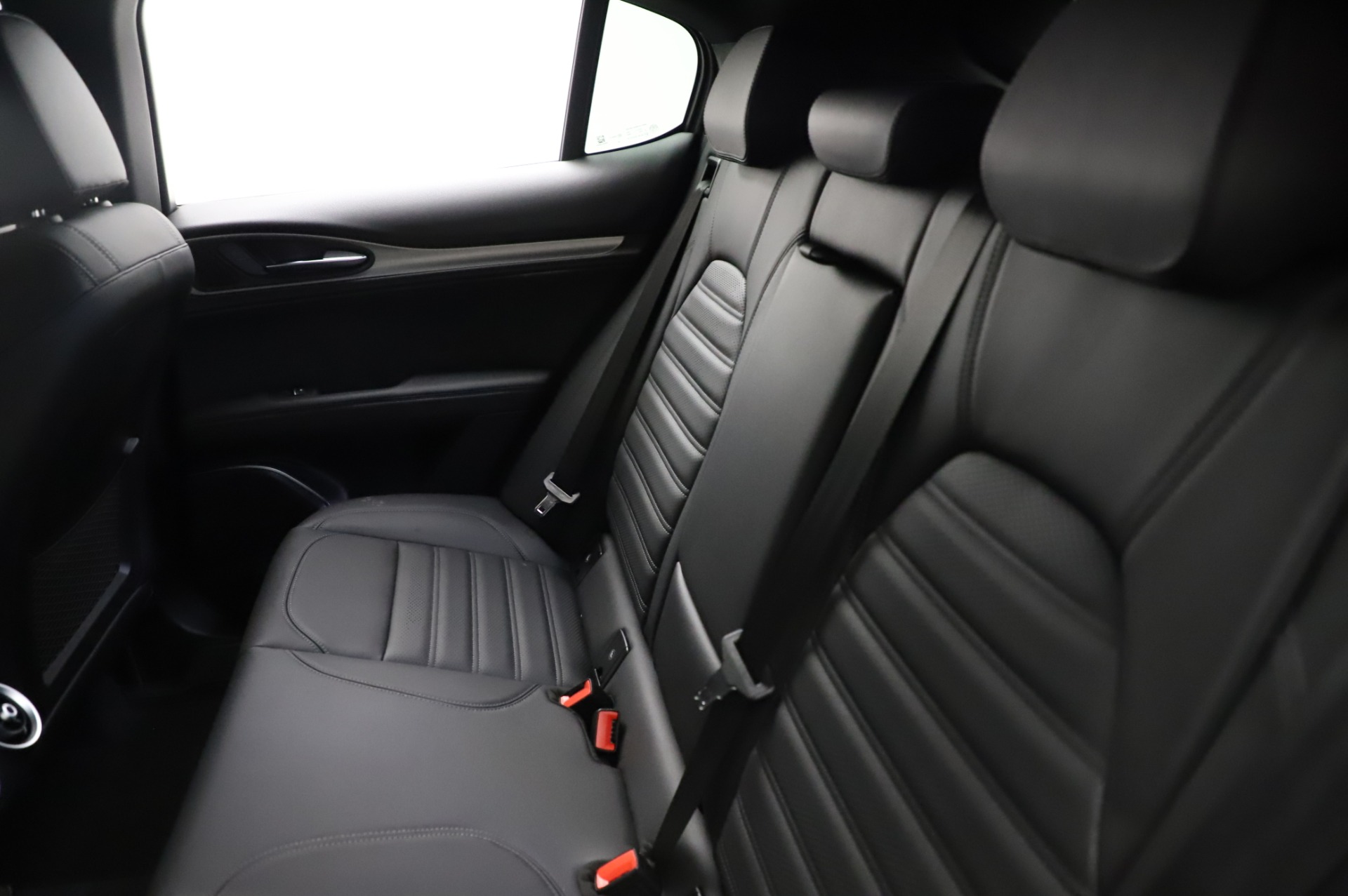 New-2021-Alfa-Romeo-Stelvio-Ti-Sport-Q4