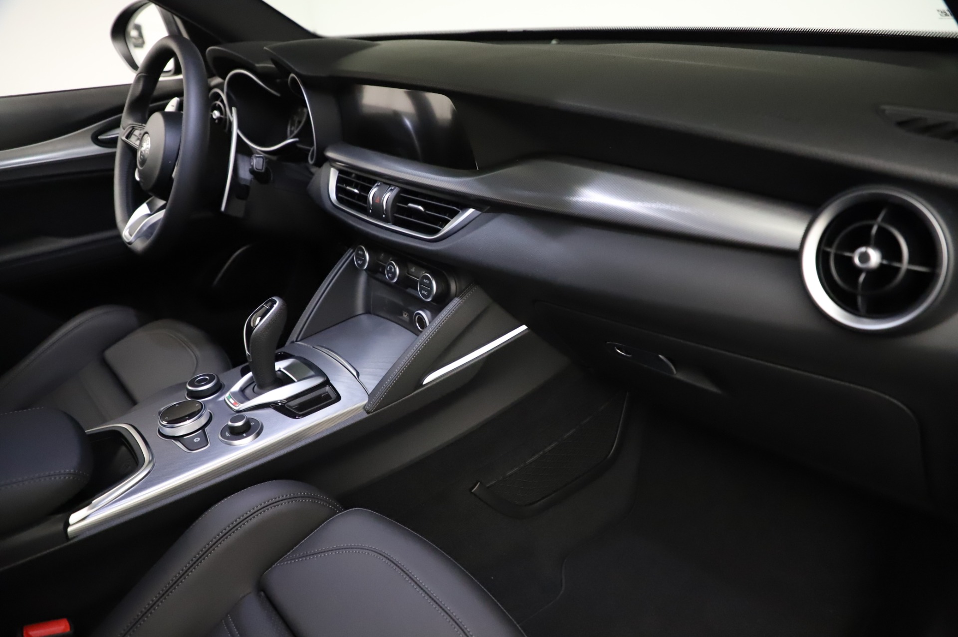 New-2021-Alfa-Romeo-Stelvio-Ti-Sport-Q4