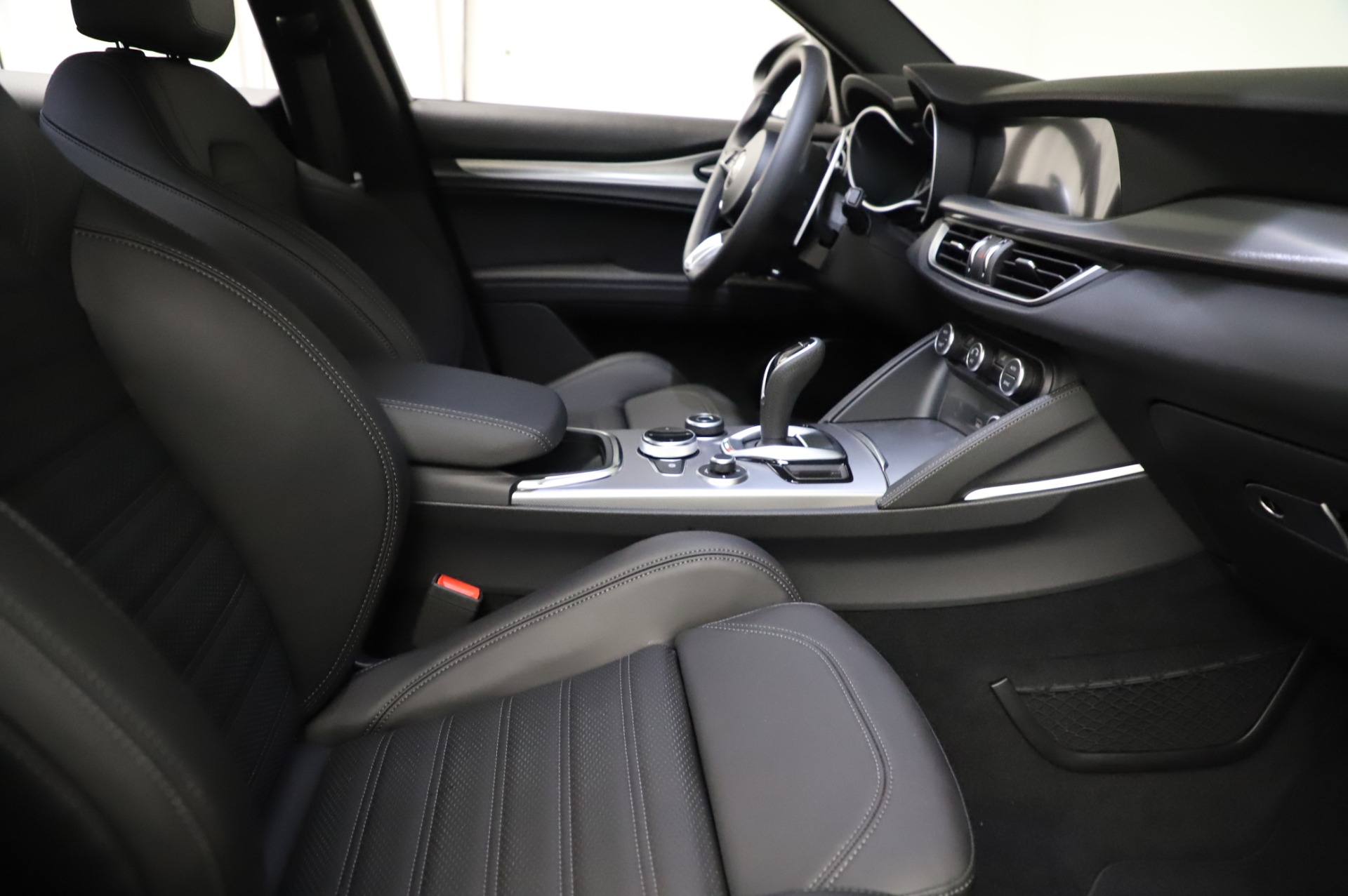 New-2021-Alfa-Romeo-Stelvio-Ti-Sport-Q4