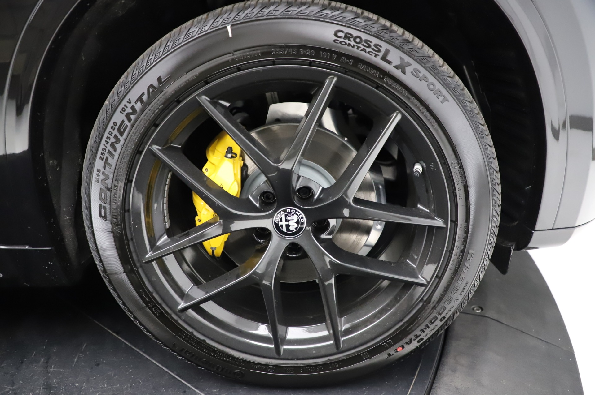 New-2021-Alfa-Romeo-Stelvio-Ti-Sport-Q4