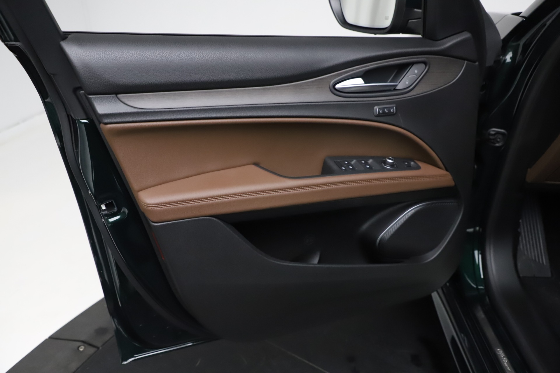 New-2021-Alfa-Romeo-Stelvio-Ti-Q4