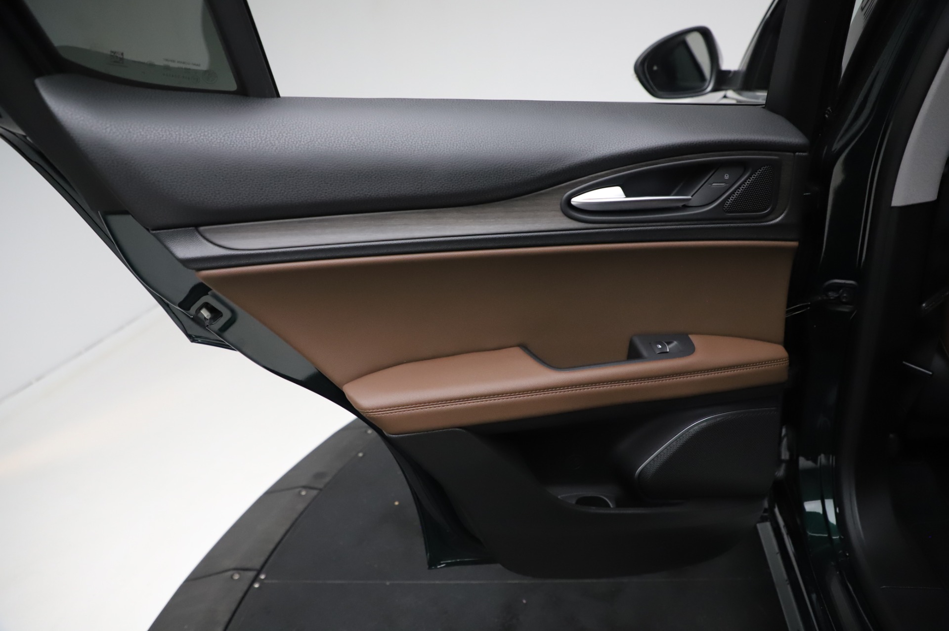 New-2021-Alfa-Romeo-Stelvio-Ti-Q4